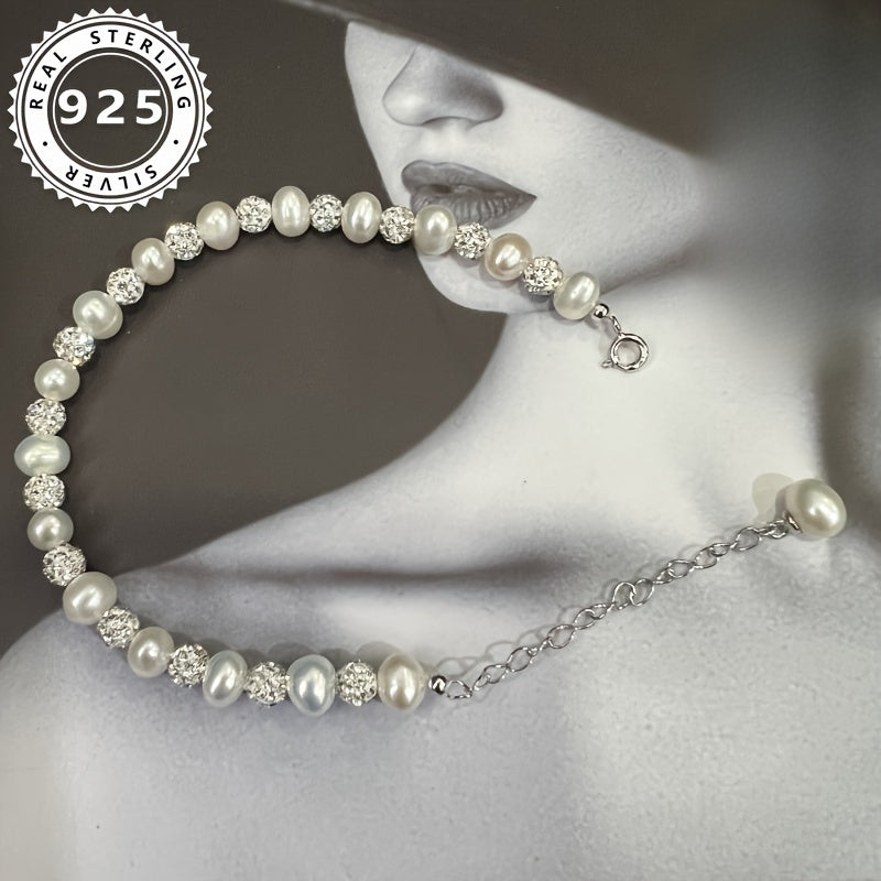 A sophisticated bracelet featuring natural pearls set in 925 sterling silver - the ideal gift for engagements, anniversaries, and Valentine's Day.