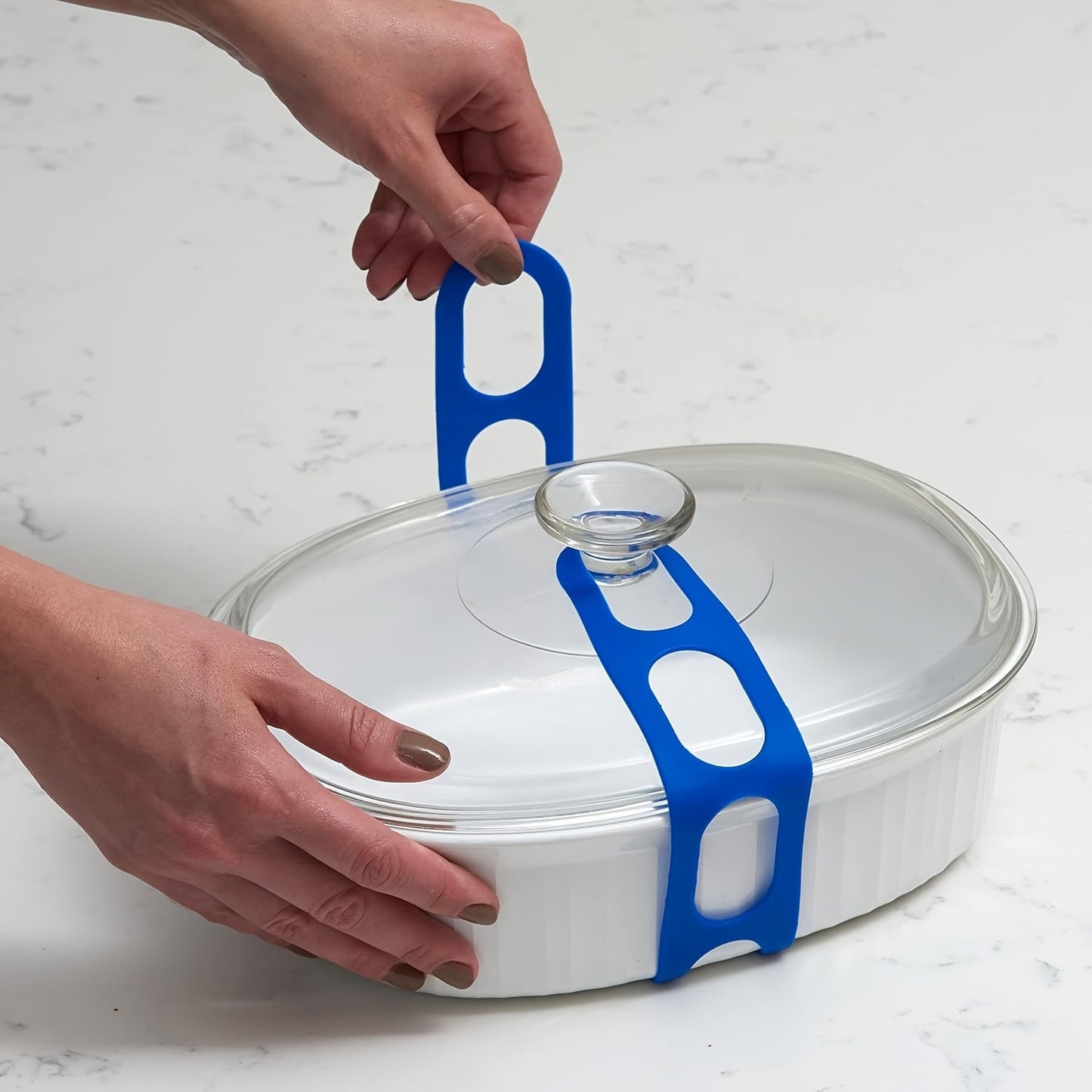 Flexible Silicone Strap - a Versatile Tool for Securing Boxes, Fixing Home Essentials, and Keeping Lids in Place on Pots and Bowls. This Reusable Strap is Compatible with Various Cookware Including Slow Cookers, Casseroles, and Frying Pans.