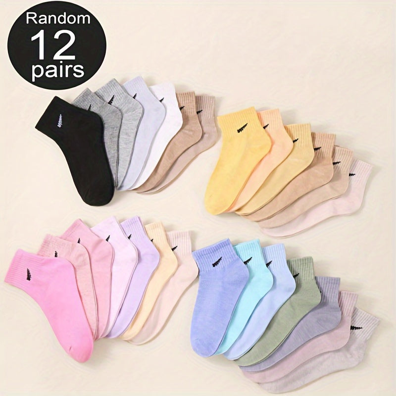 10 pairs of fashionable black and white ankle socks for women, made of 95% polyester and 5% spandex. Knitted fabric, machine washable, lightweight at 280g/m². Perfect for spring/summer.