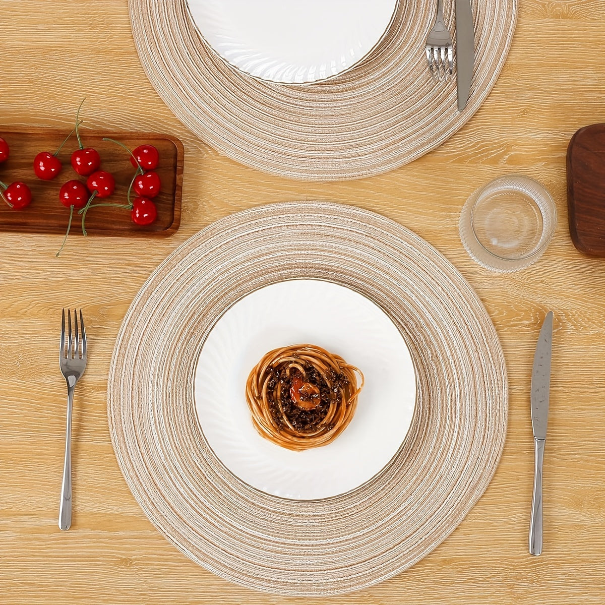 Set of 6 washable round braided placemats for kitchen table, measuring 38.1 cm in diameter.