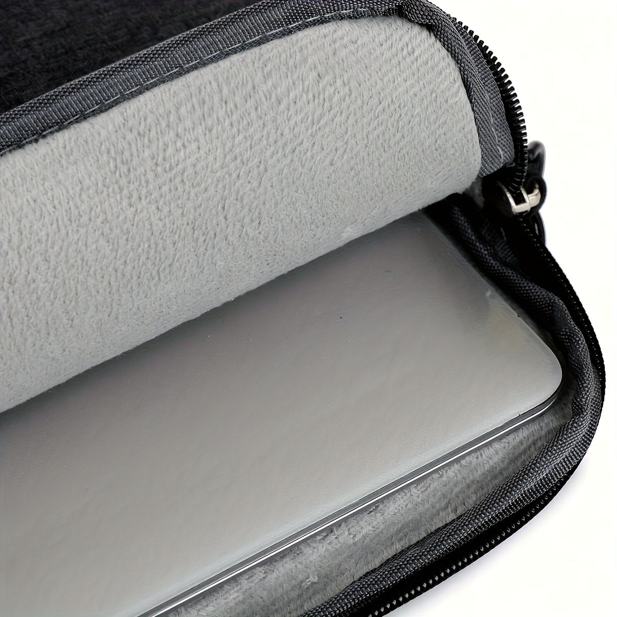 Crossbody laptop case for students.