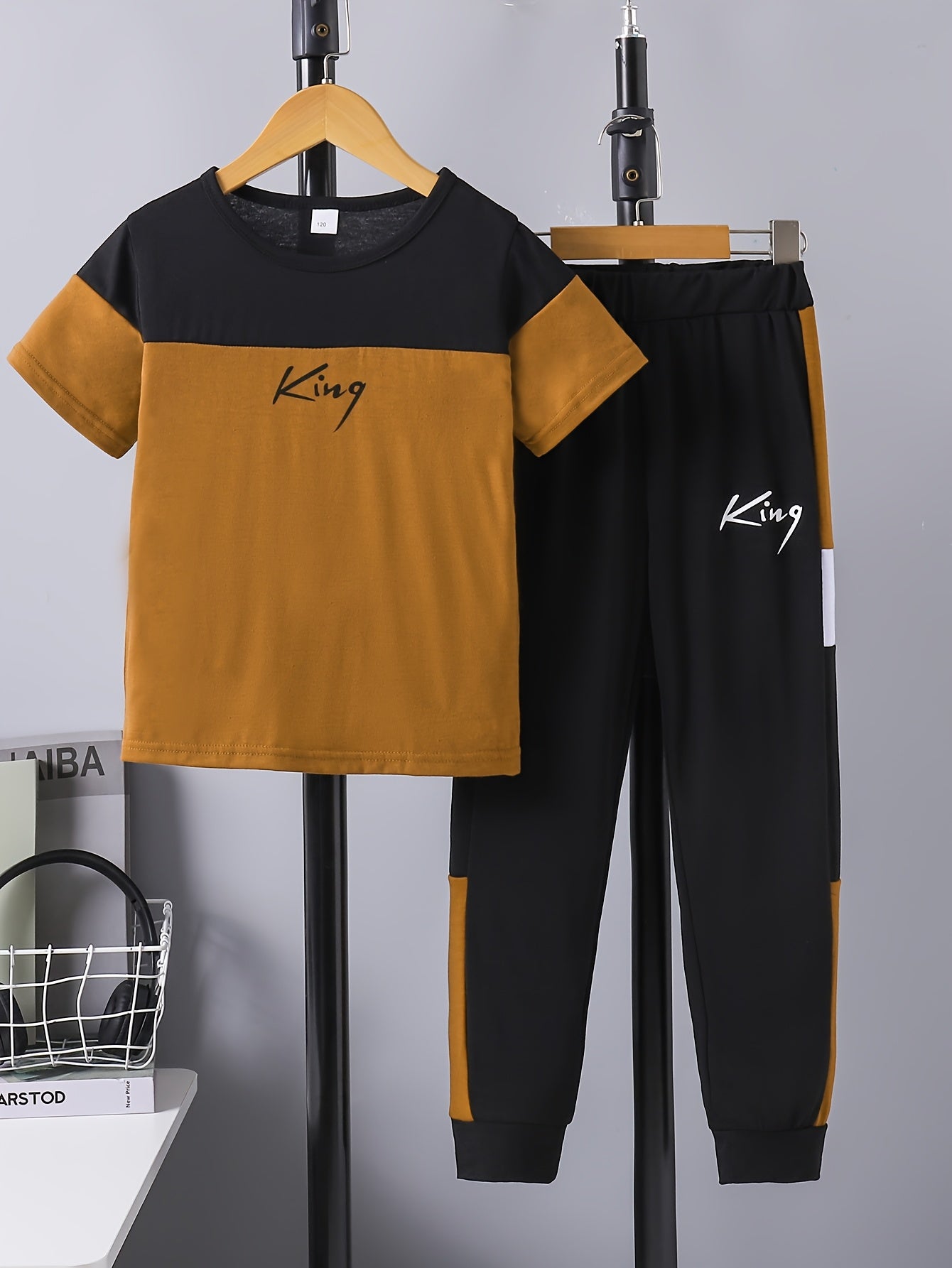 Boy's casual co-ord set with KING letter print color block tee and jogger pants, ideal for daily and outdoor wear.