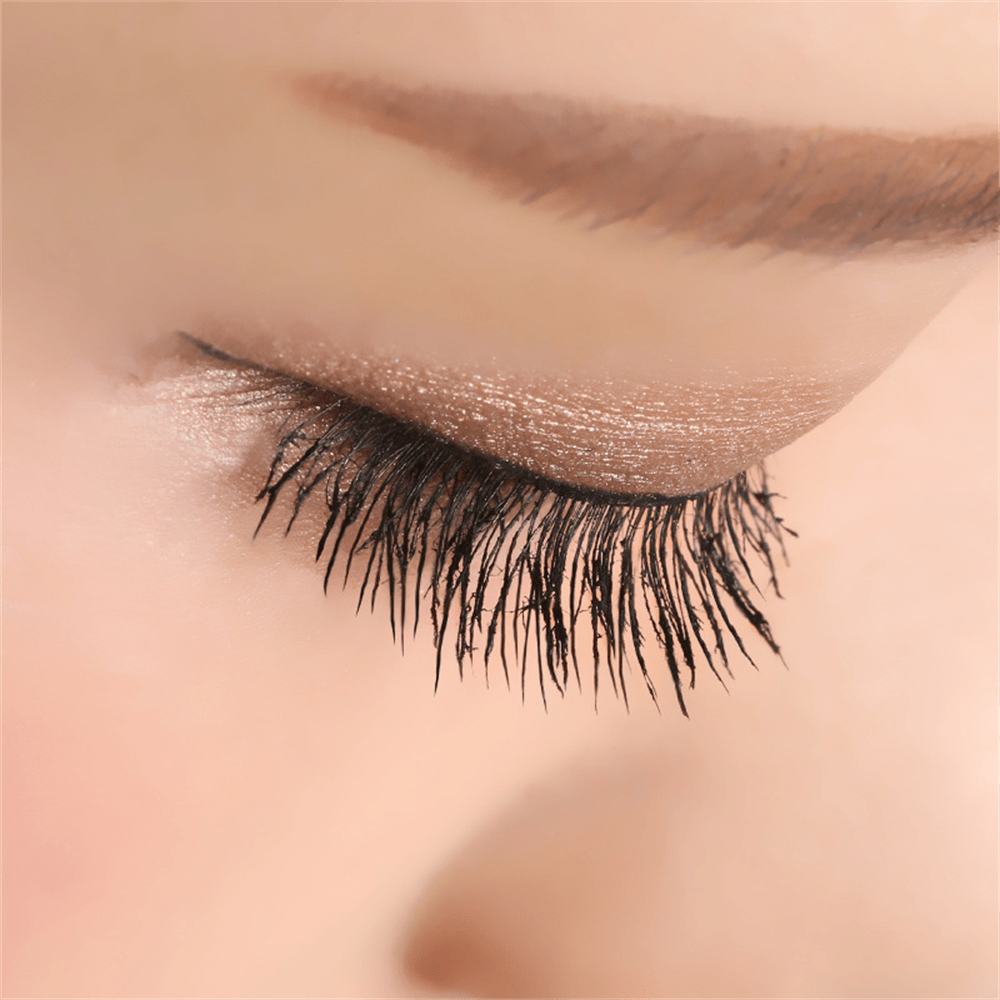 Mascara lengthens, curls, waterproofs, and primes eyes for lasting, smudge-proof wear.