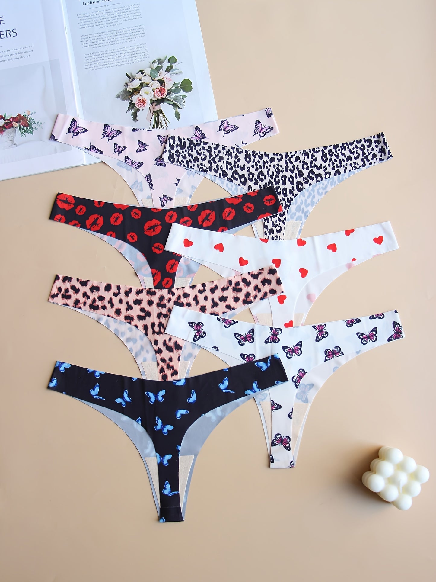 7 seamless thongs with graphic print, comfortable and breathable. Perfect for women's lingerie and underwear.