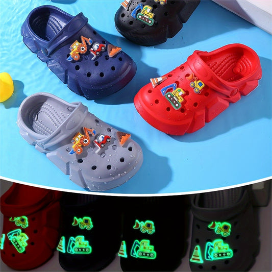 Breathable clogs for boys with excavator charms, lightweight and anti-slip for all seasons, ideal for indoor and outdoor use.