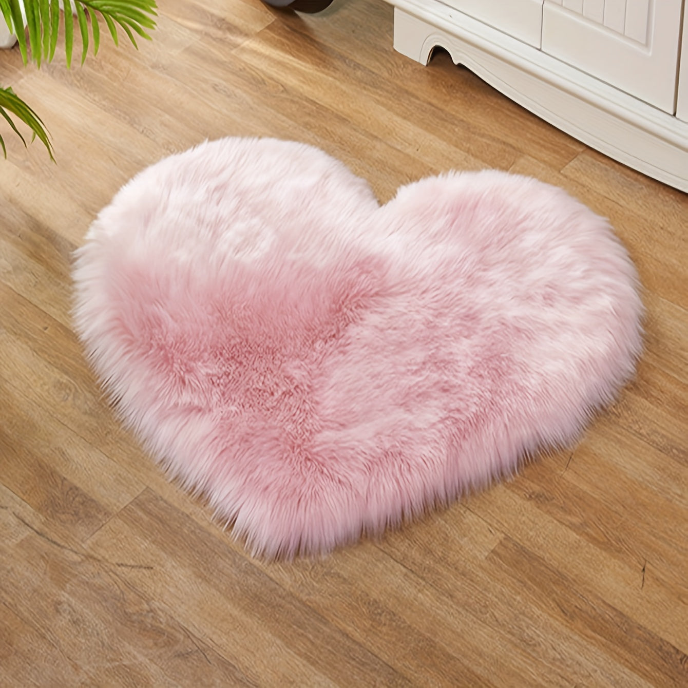 Soft Faux Wool Cozy Pink Heart-Shaped Plush Rug - Hand-Washable, Ideal for Bedroom Decor and Valentine's Day Gift giving