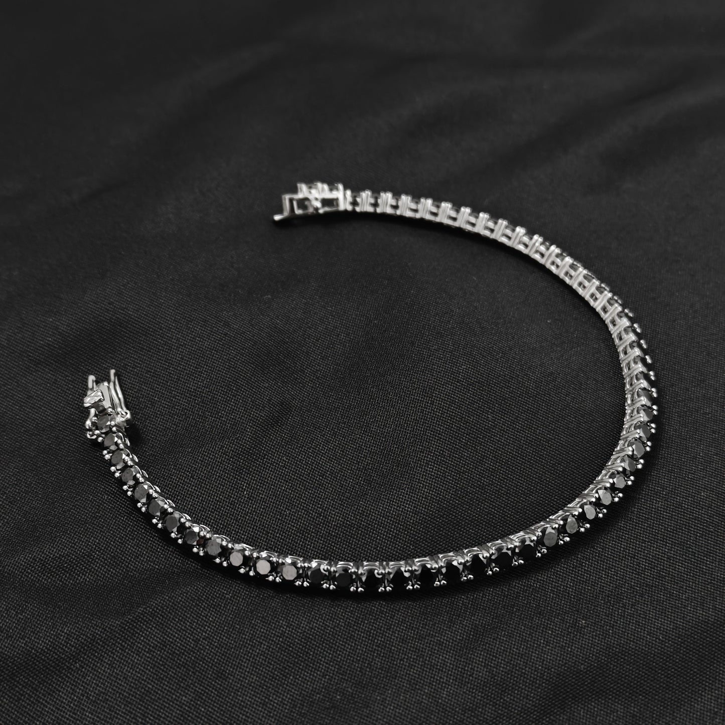 Luxurious and fashion-forward, this stunning S925 Silver Black Moissanite Bracelet is the perfect accessory for parties, banquets, and daily outings. A thoughtful gift for loved ones, this bracelet is ideal for celebrating Christmas, Carnival, and