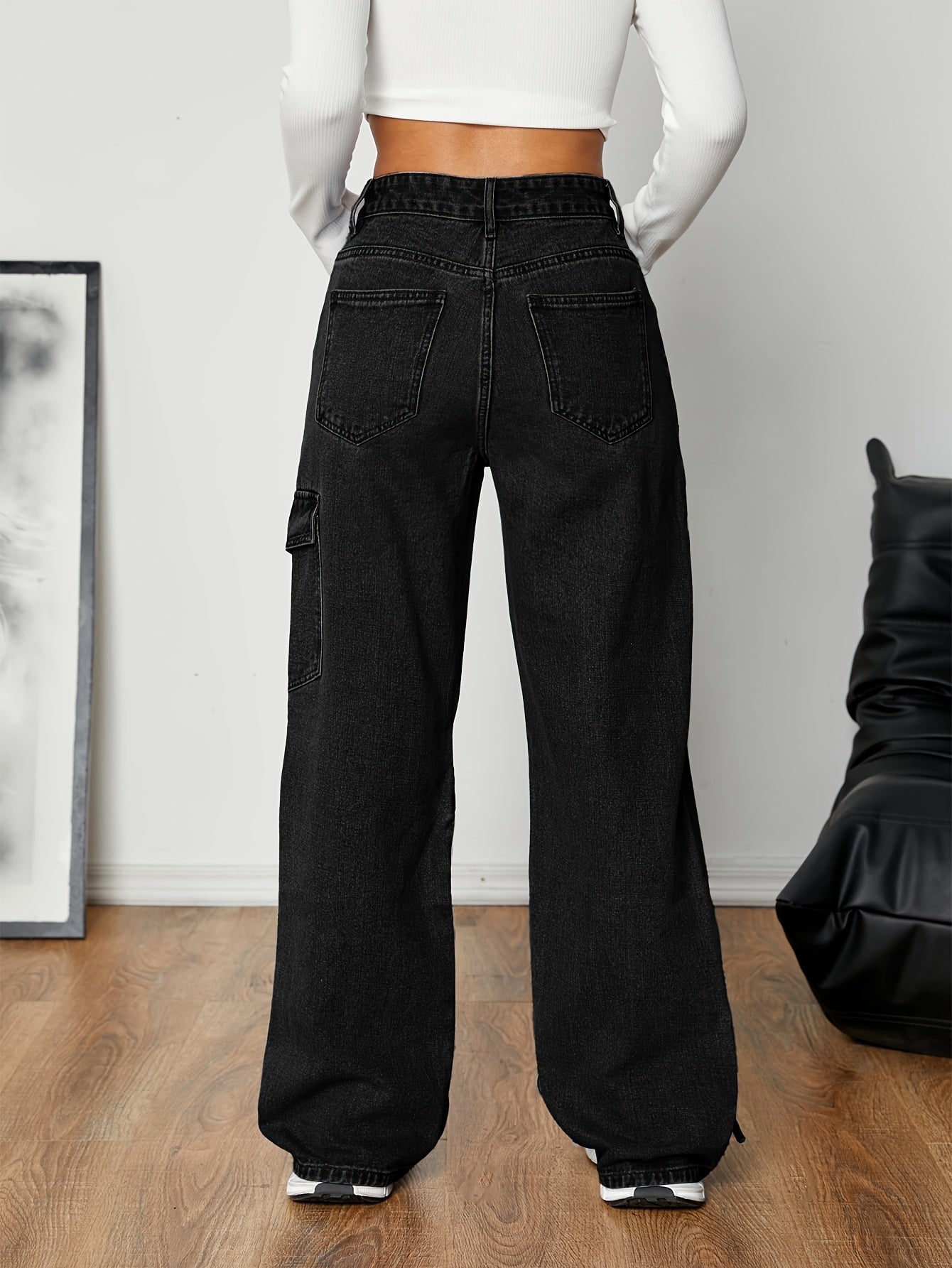 Stylish black cargo jeans for women with wide-leg and bow tie detail. Made from a non-stretch rayon blend, machine washable. Ideal for Spring/Fall.