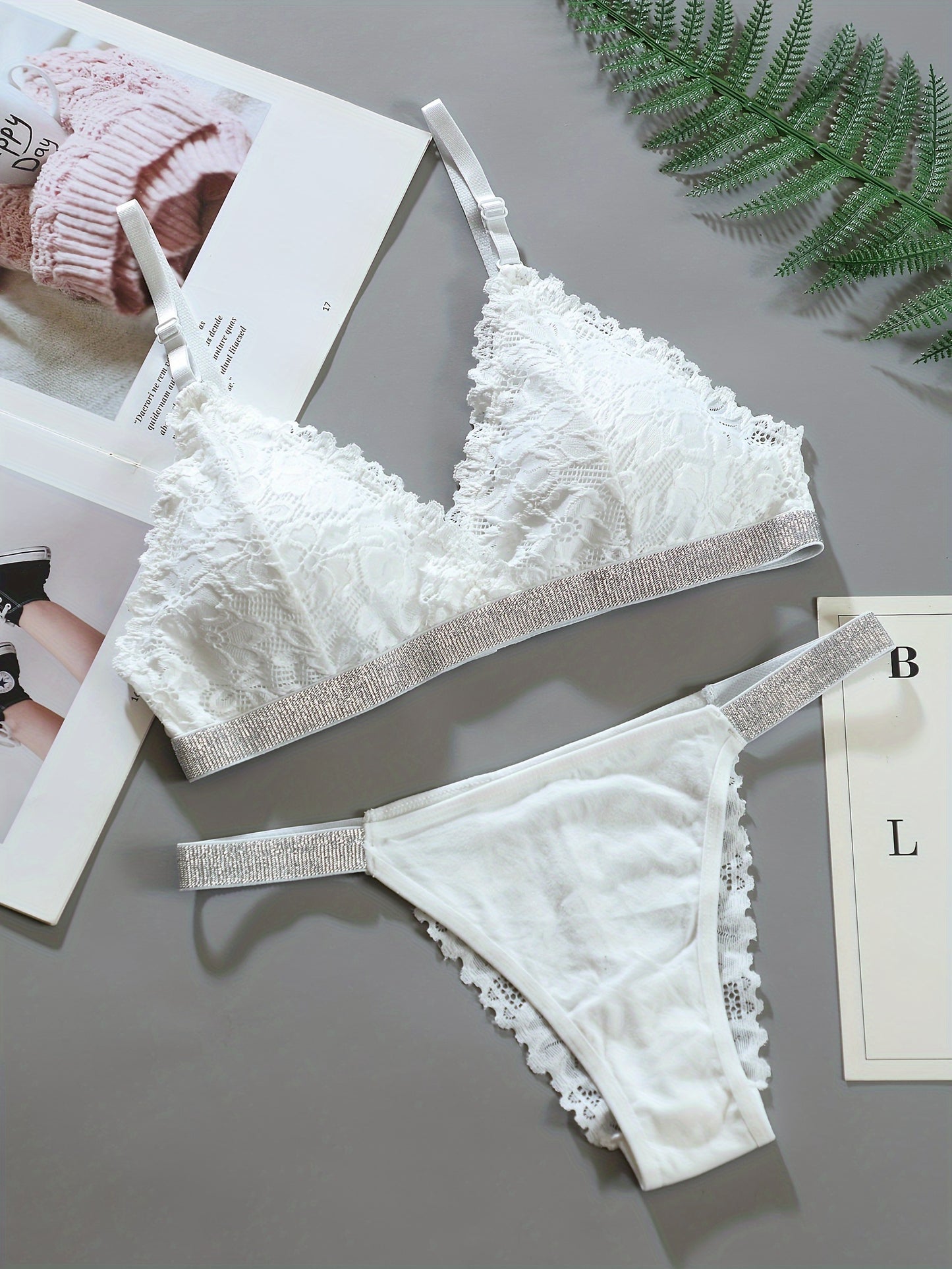 Lace sexy bra and brief set with skin-friendly seamless thong.