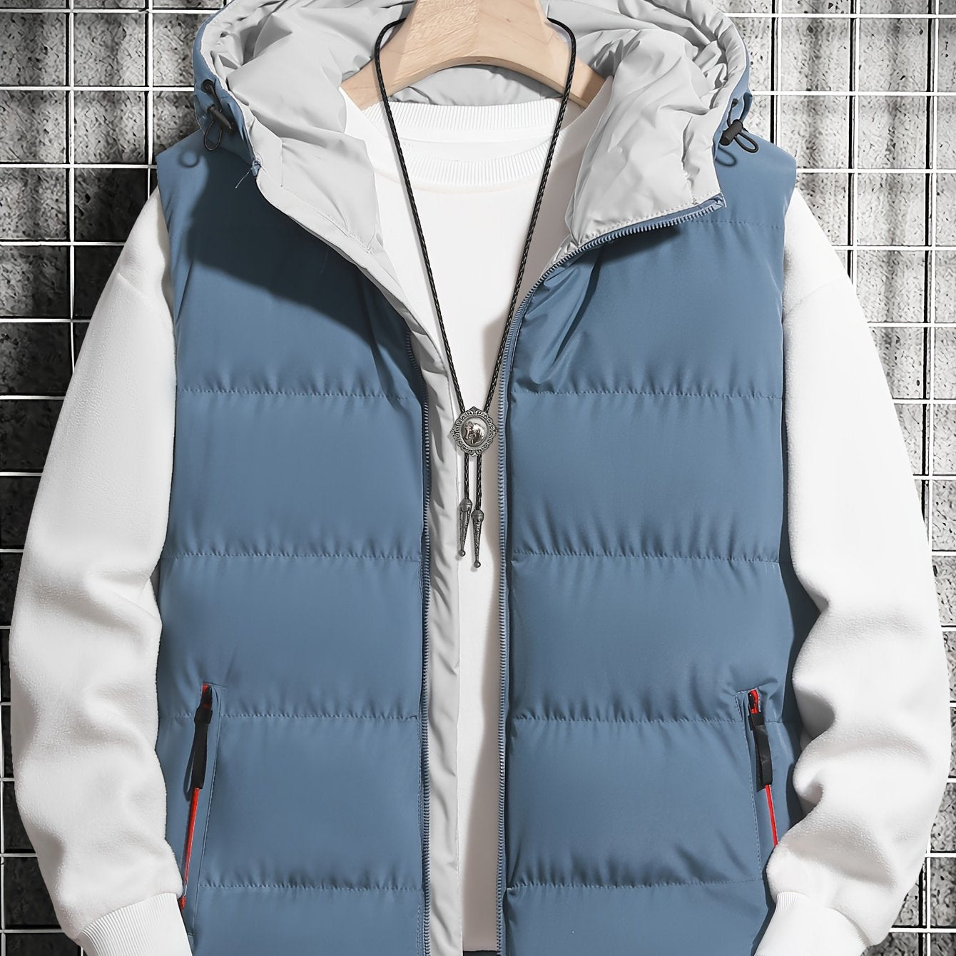 Men's casual hooded puffer vest with pockets, perfect for autumn/winter outdoor wear.