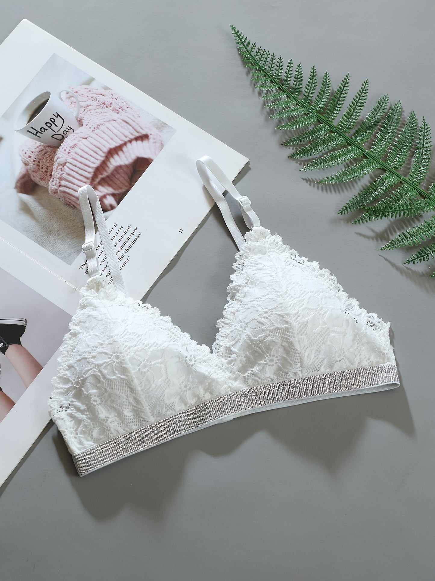 Lace sexy bra and brief set with skin-friendly seamless thong.