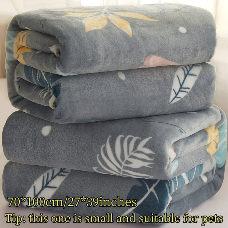 Floral Patterned Flannel Fleece Throw Blanket in Preppy Style - Versatile Knitted Polyester Blanket for All Seasons, Perfect for Sofa, Office, Travel, Camping - Cozy and Quick to Warm Up, Ideal Bedding Gift for Dorm, Single or Double Bed, A Thoughtful