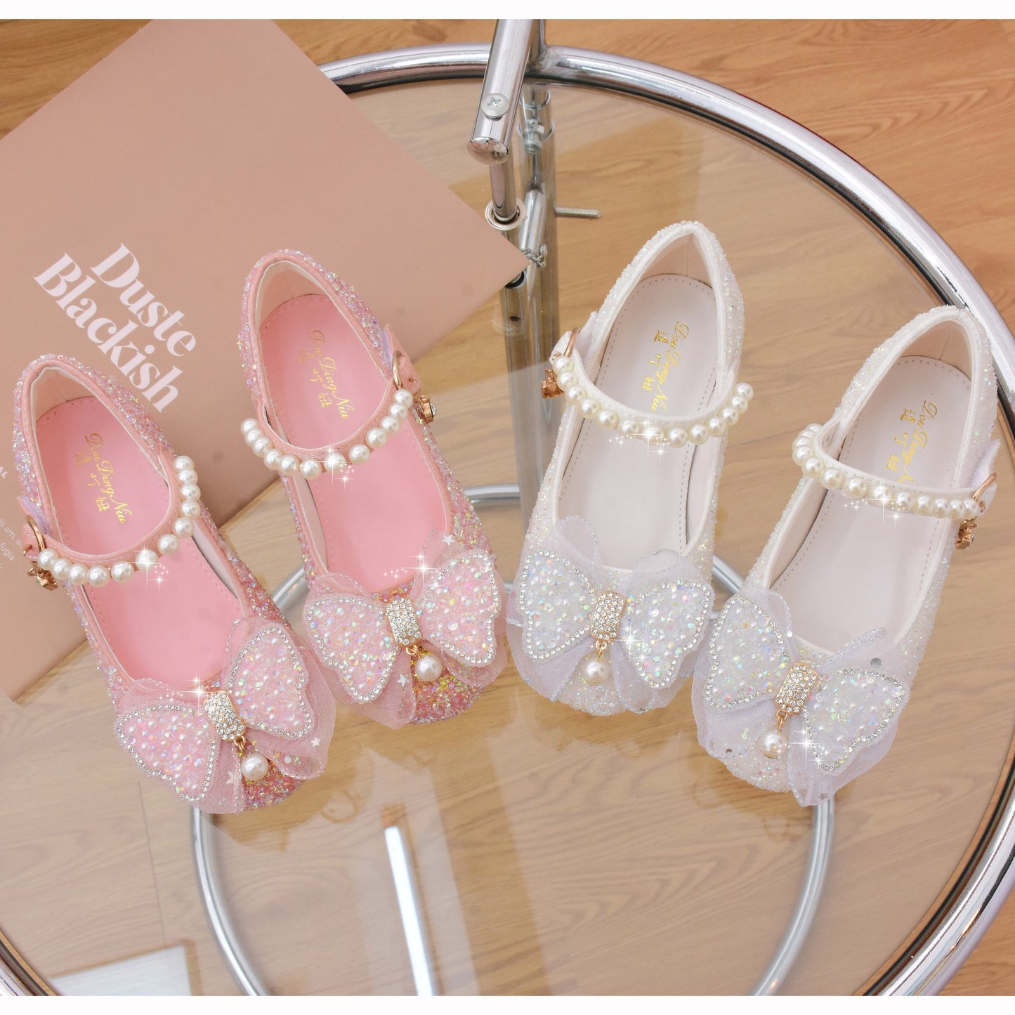 Stylish bowknot pearl high heel shoes with non-slip bottom for girls' parties in spring and fall.