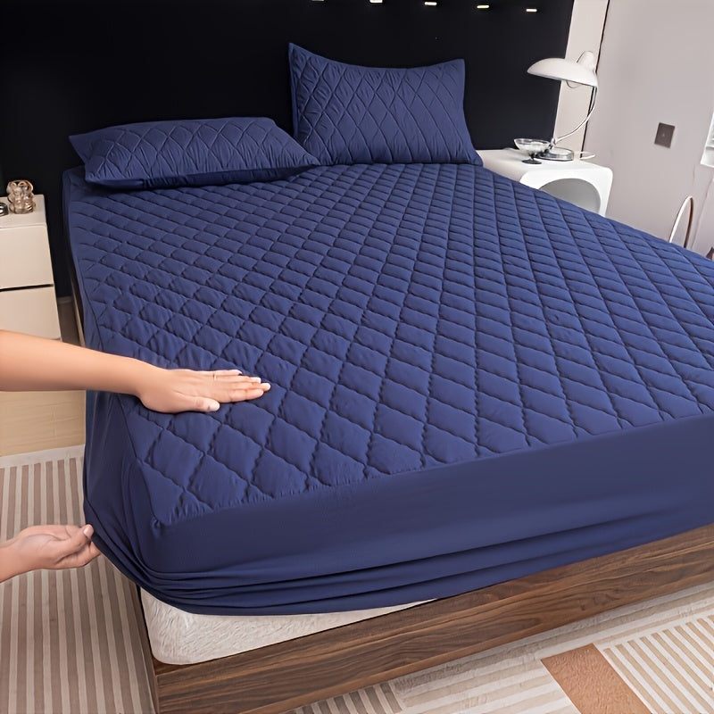 Diamond-pattern waterproof mattress cover made of thickened material, without pillow core and pillowcase included. Provides ultimate comfort and protection for your mattress in bedrooms, guest rooms, and hotels. Ultra-soft and comfortable for a restful