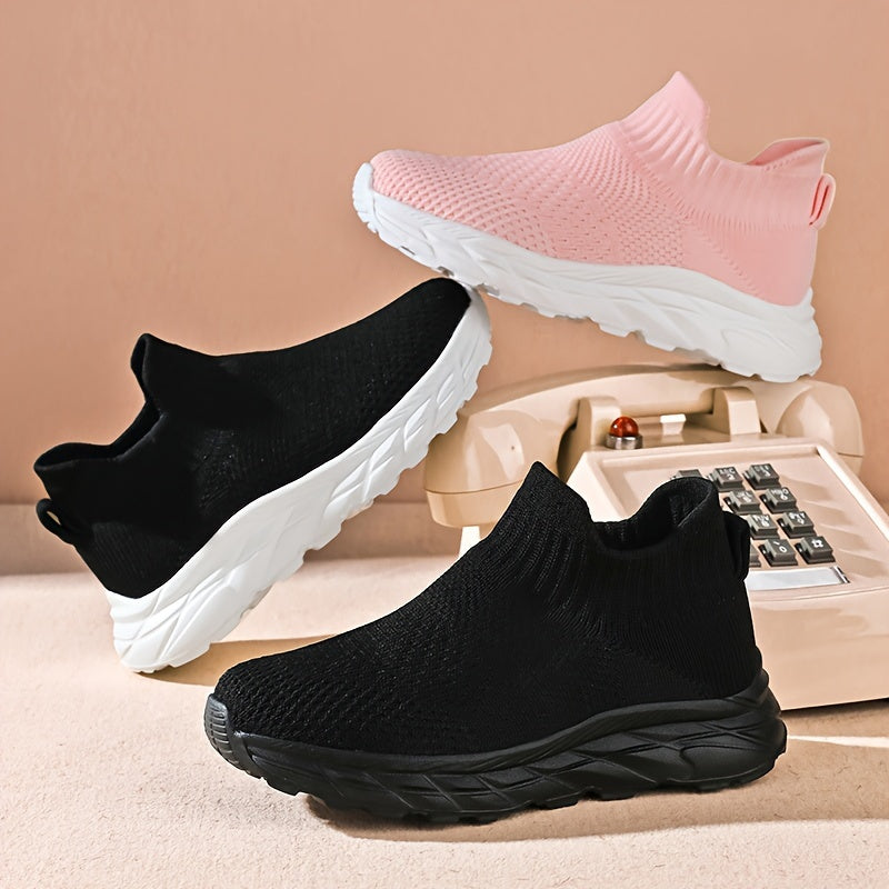 Children's slip-on sneakers with breathable fabric upper, non-slip sole, round toe, suitable for year-round wear for boys and girls under age 14.