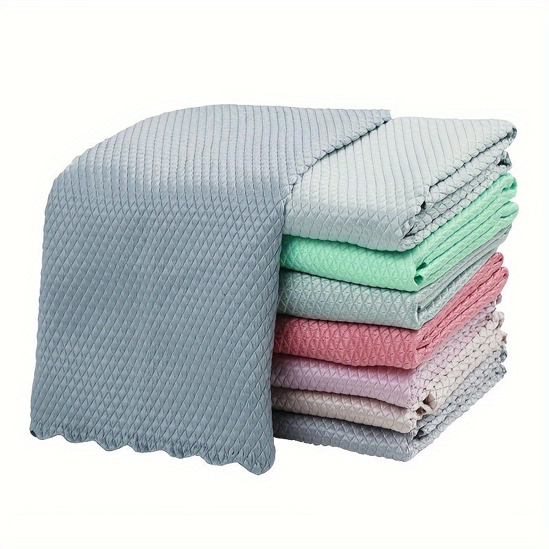 Get 5 miraculous cleaning cloths that are perfect for fish scale glass wiping and car window mirror cleaning. These non-marking and reusable cloths are suitable for cleaning kitchens, mirrors, glass, plates, and screens. They are the ultimate cleaning