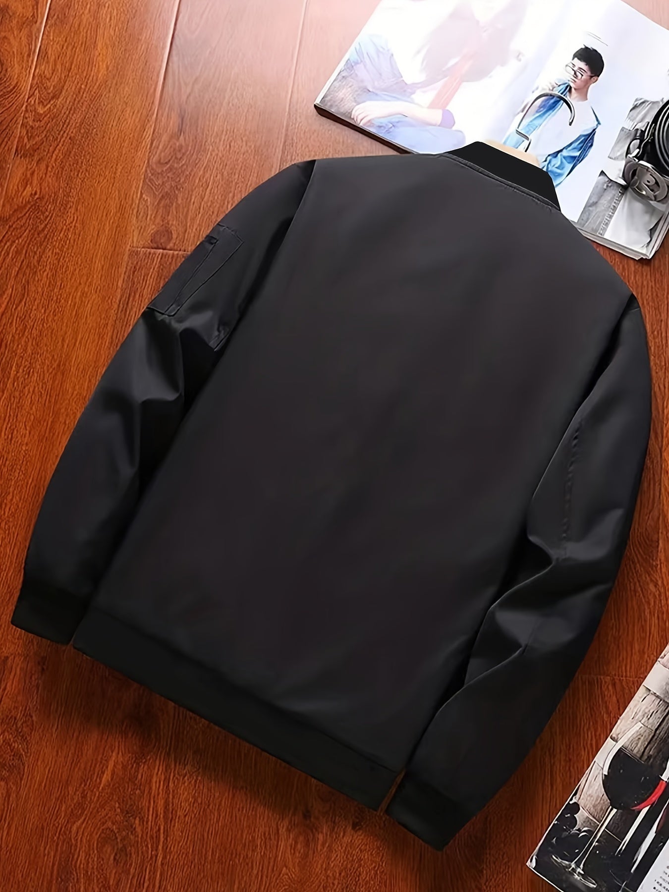 Men's polyester sports jacket with mandarin collar and zipper closure. Solid color, non-stretch fabric, regular fit. Suitable for casual outdoor activities like running and hiking. 100%