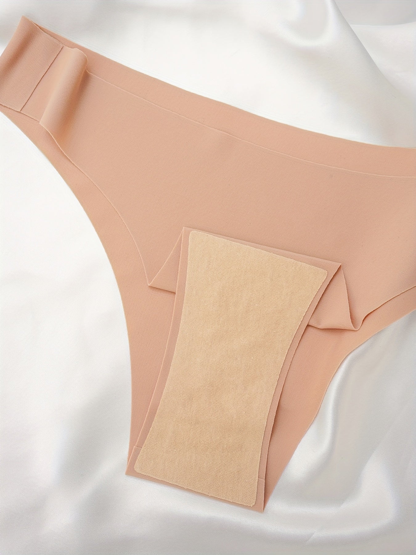 6 seamless thongs for comfortable wear, women's lingerie and underwear.