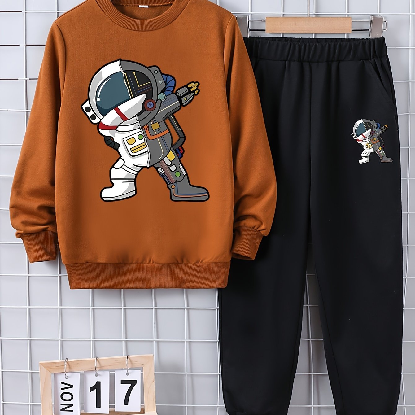 Boys' Astronaut Print Sweatshirt and Pants Set, Loose Fit, Color Block Design - Polyester/Spandex Blend, Outdoor Wear