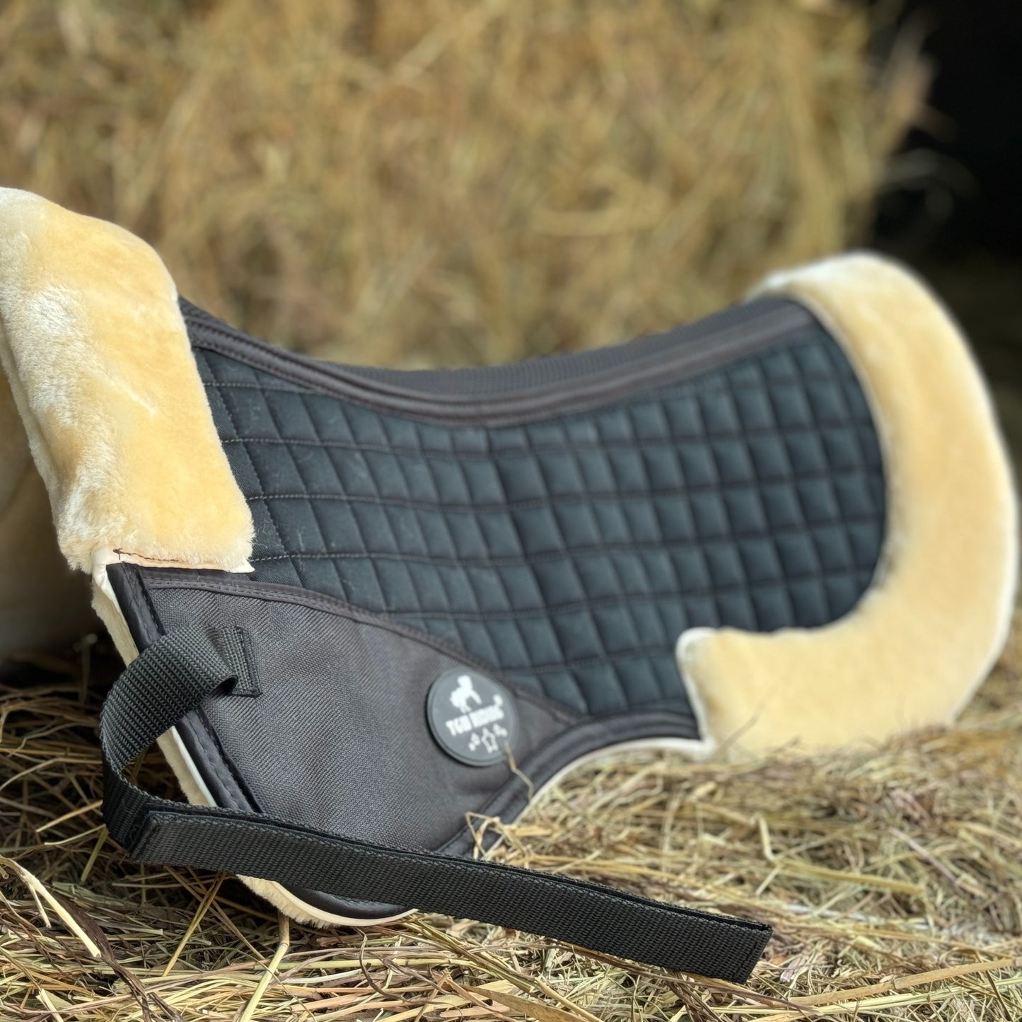 English saddle horse half pad with 100% woven fabric outer and shape-retaining foam insert, featuring a thick, soft, non-shedding synthetic sheepskin for easy cleaning.