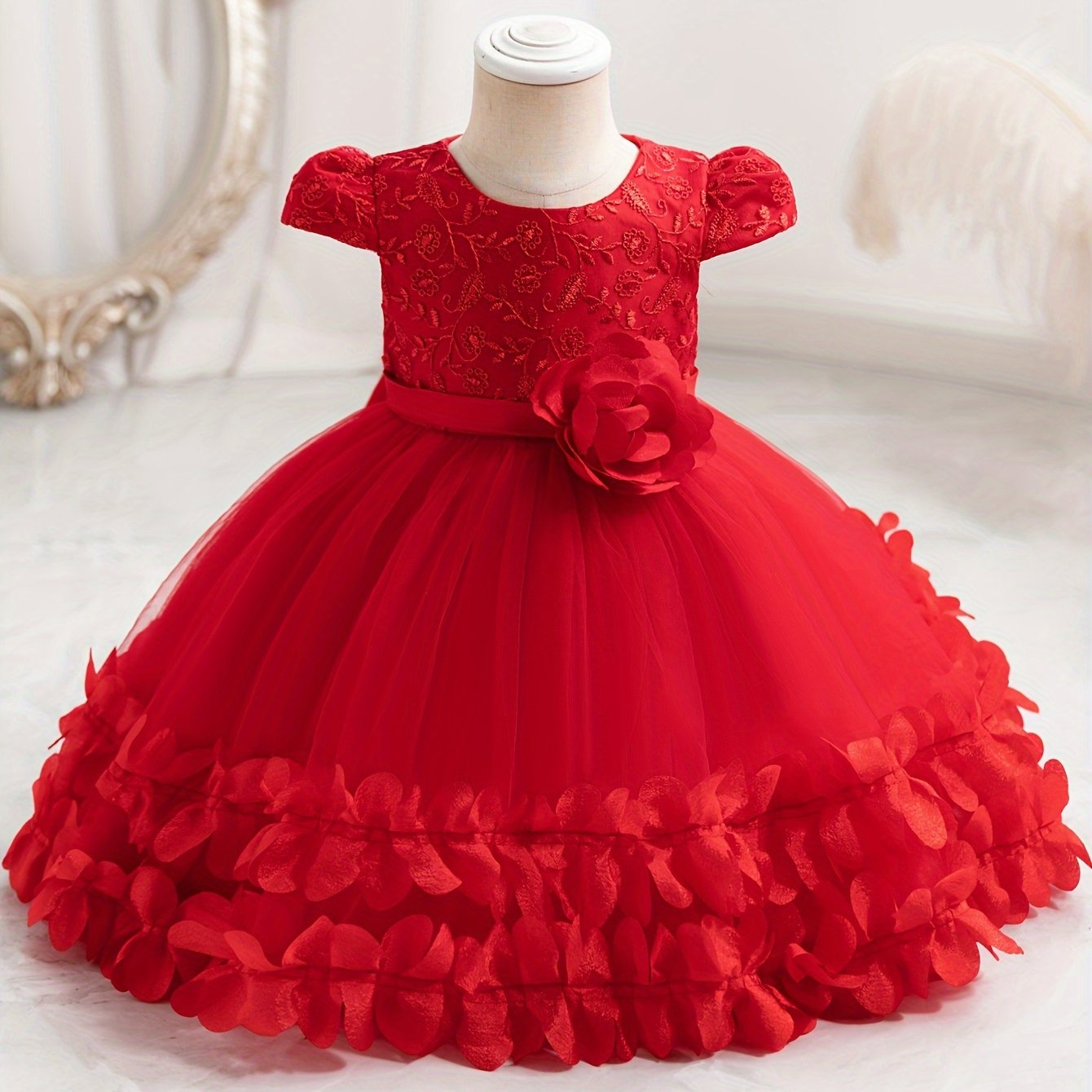 Infant's Mesh Splice Princess Dress with Flower Cap Sleeves, Ideal for Formal Events and Photography.