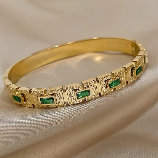 Chic Bracelet for Women - Elegant Vintage 18K Gold Plated Titanium Bangle with Synthetic Emerald Zirconia, Perfect for Daily Wear or Gifting, Ideal Christmas All-Season Accessory