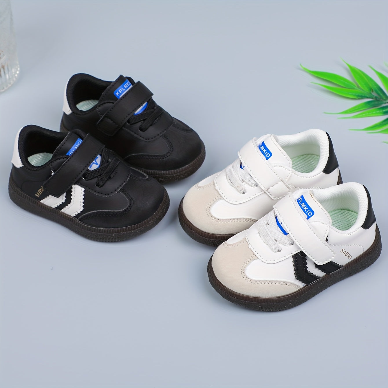 Versatile Boy's and Girl's Casual Sneakers for Spring and Summer. White and black shoes that are comfortable, lightweight, slip-resistant, and stylish for school.