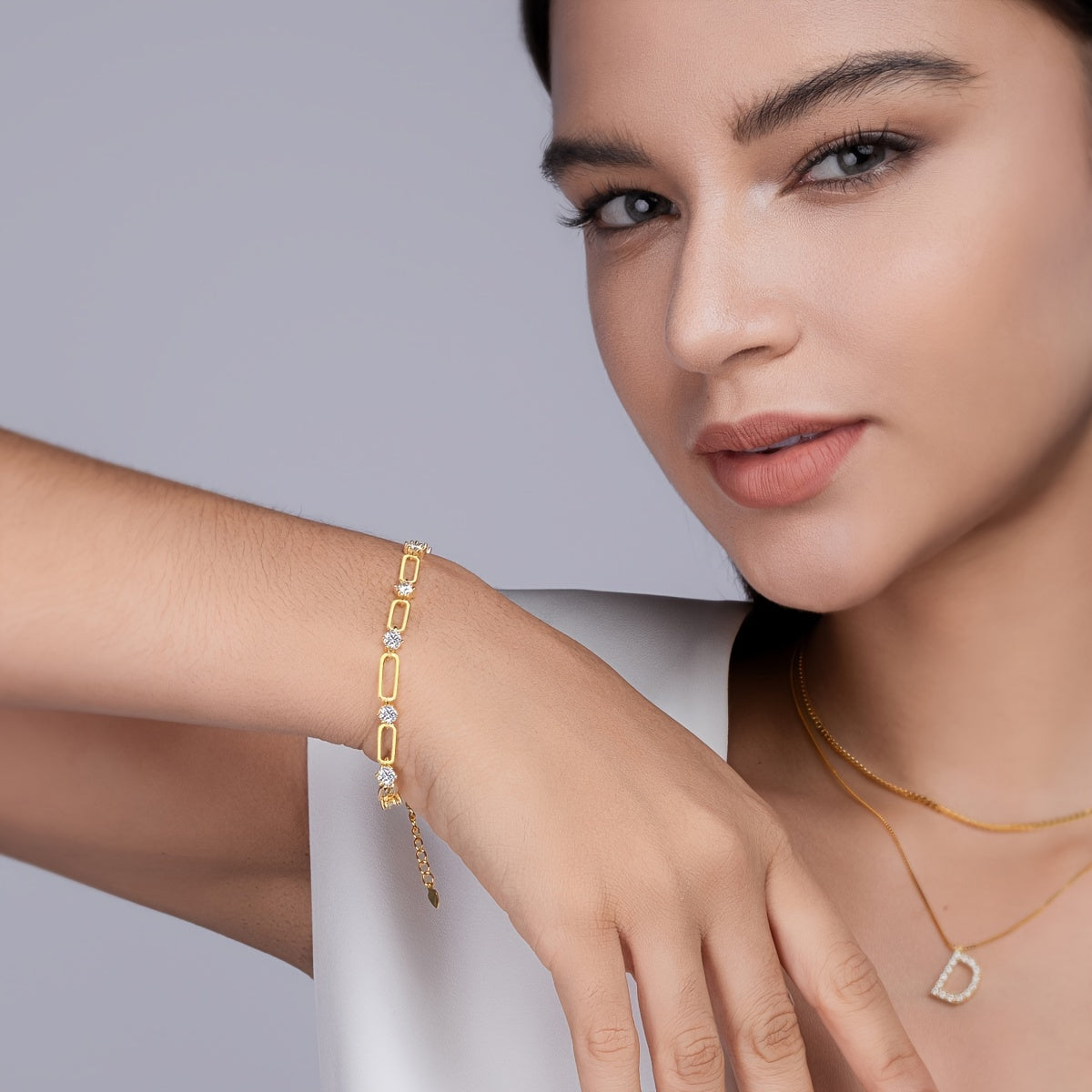 Luxurious 18K Gold-Plated Sterling Silver Bracelet with Stunning Moissanite Accents on a 925 Silver Link Chain - High Quality Unisex Fashion Jewelry Perfect for Anniversary, Wedding, Birthday, or Everyday Wear