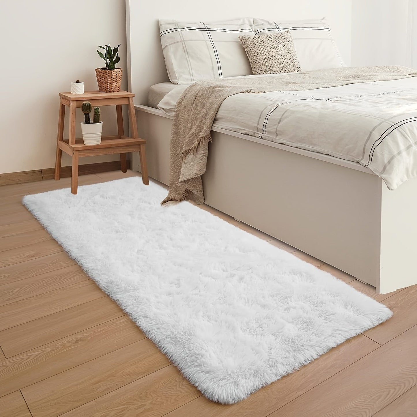 Soft area rug with tie-dye design, perfect for your bedroom or living room. This washable patio mat is ultra fuzzy and adds a decorative touch to any space. It is also suitable for use as a bedside accessory, in a cloakroom, or on a coffee table.