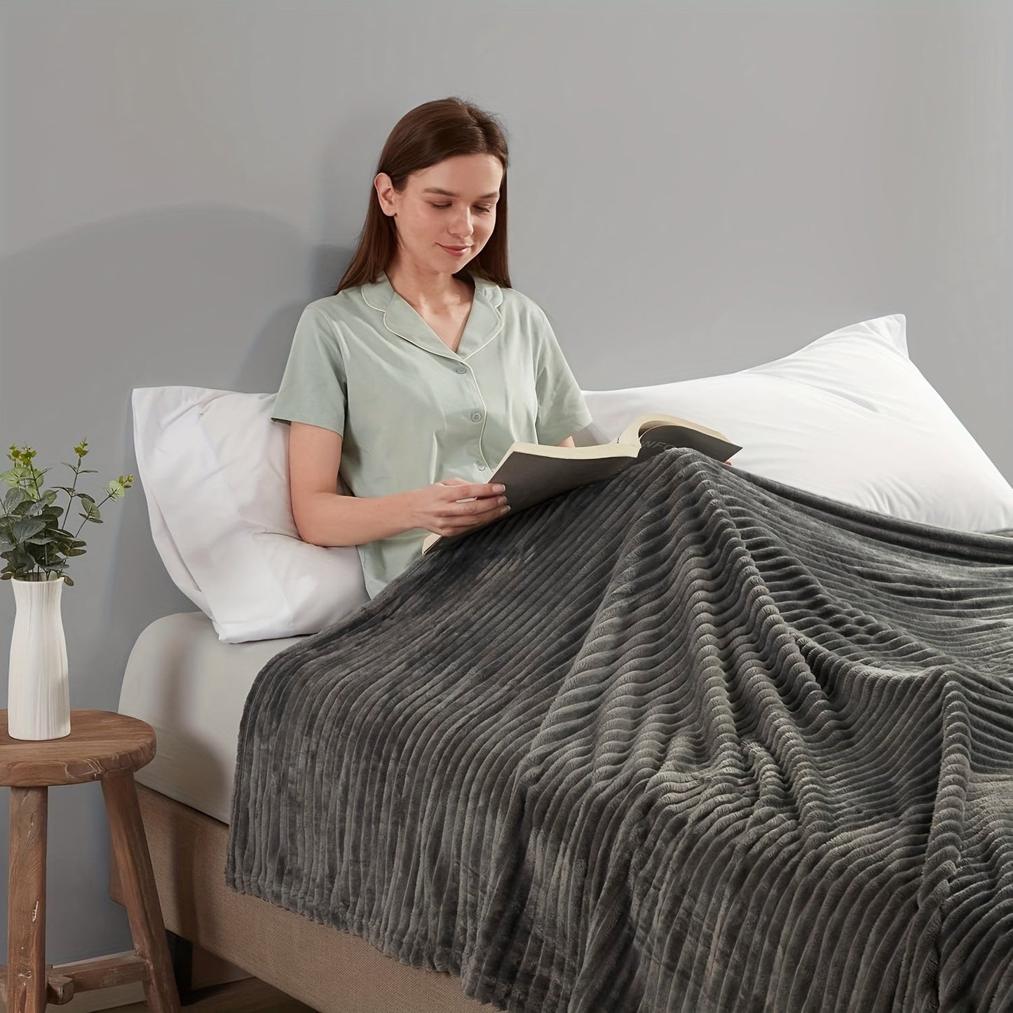 Stay cozy and warm with our Ultra-Soft Oversized Fleece Throw Blanket. Made with lightweight and warm 280GSM microfiber, this blanket features a 3D ribbed Jacquard design for added style. Hypoallergenic and perfect for all seasons, this blanket is a