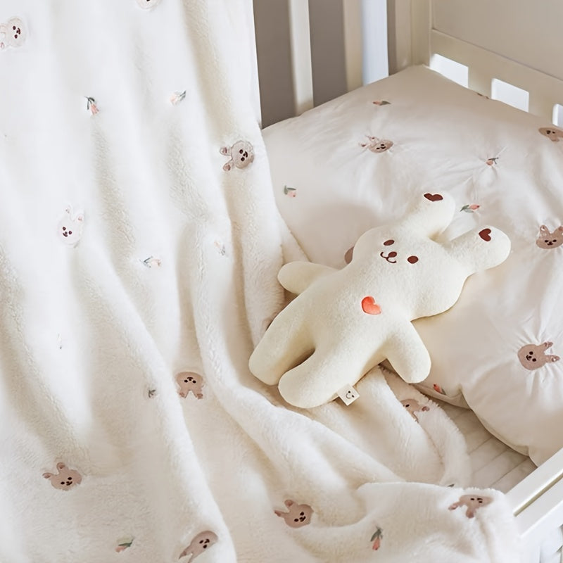 Soft and warm air-conditioning quilt for youngsters, cream white, with cozy embroidered flannel blanket.