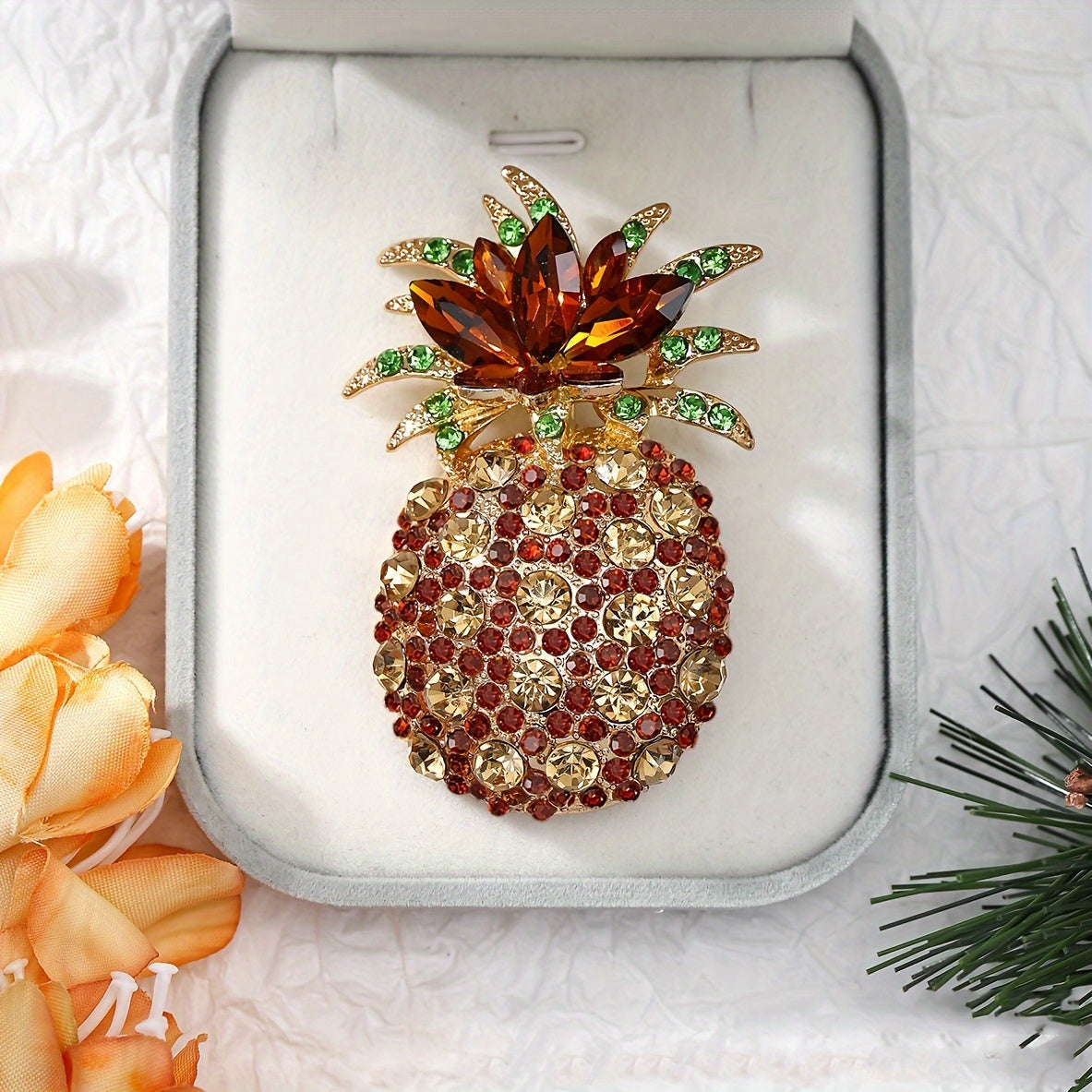 Zamonaviy Kristal Ananas Meva Pin, Yorqin Rhinestone'lar va Yuqori Sifatli Dizayn bilan