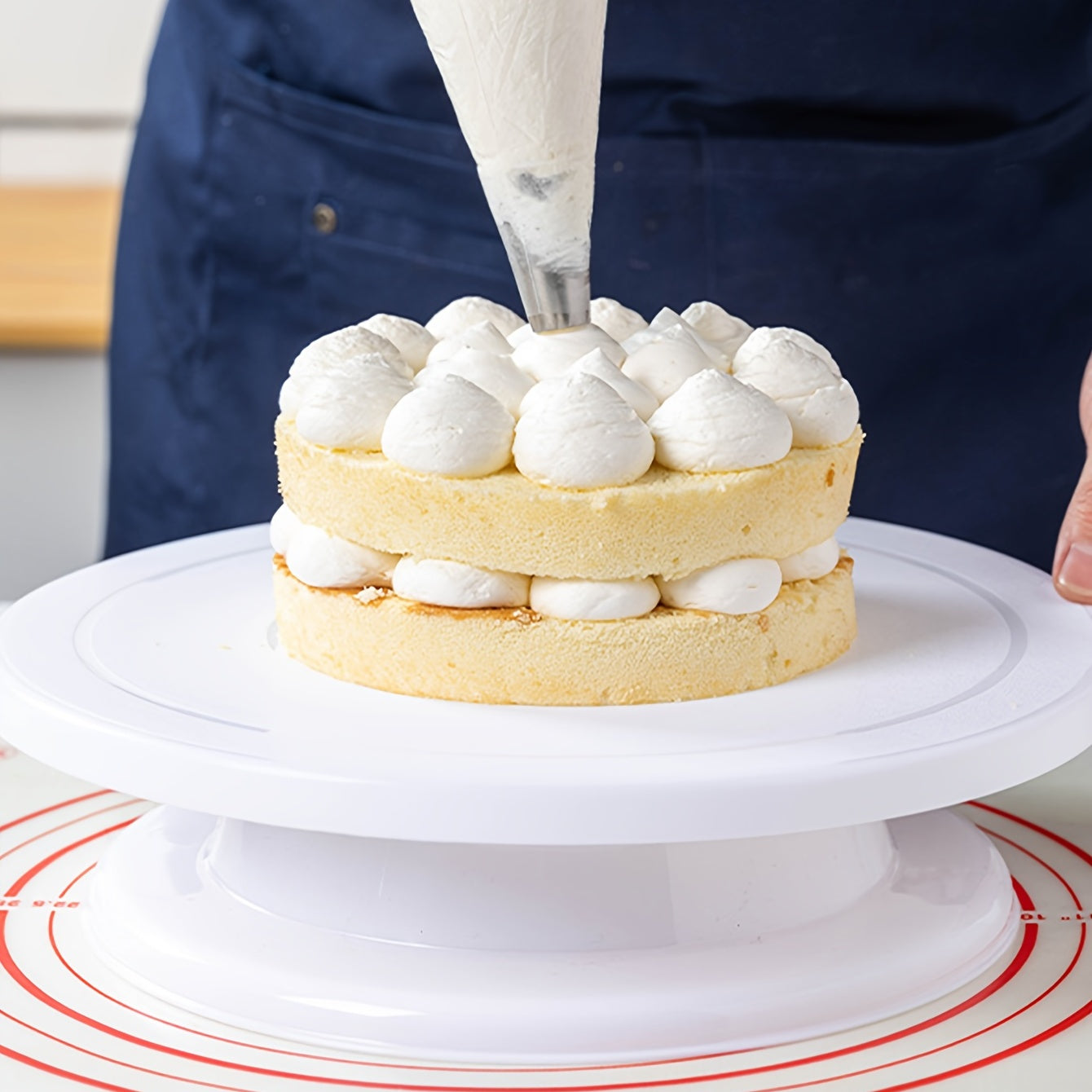 Cake decorating tool set includes 1 piece of food-safe plastic cake rotary table with flower mounting turntable for home birthday baking.