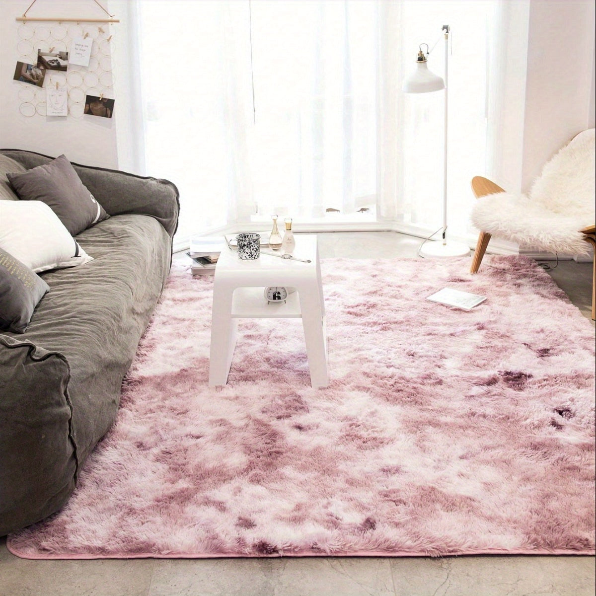 Elevate your space with our 1pc Stylish Simple Tie-dye Long Pile Carpet. This soft and comfortable rug is free of formaldehyde and any peculiar smell. It features non-shedding and non-fading qualities, making it perfect for a variety of spaces including