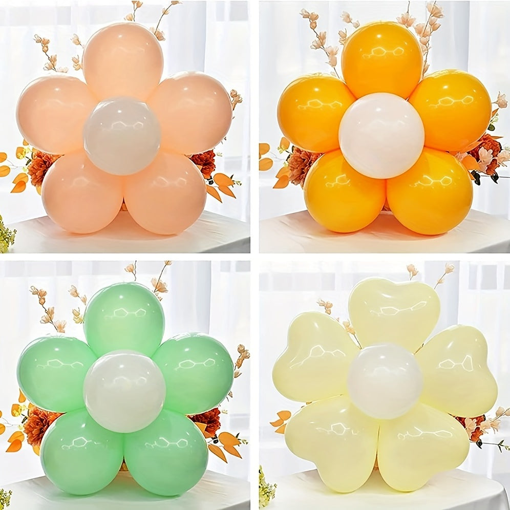 Balloon clips and flower modeling clip holders for party decorations and favors in various quantities. Perfect for birthdays, weddings, graduations, and anniversaries.