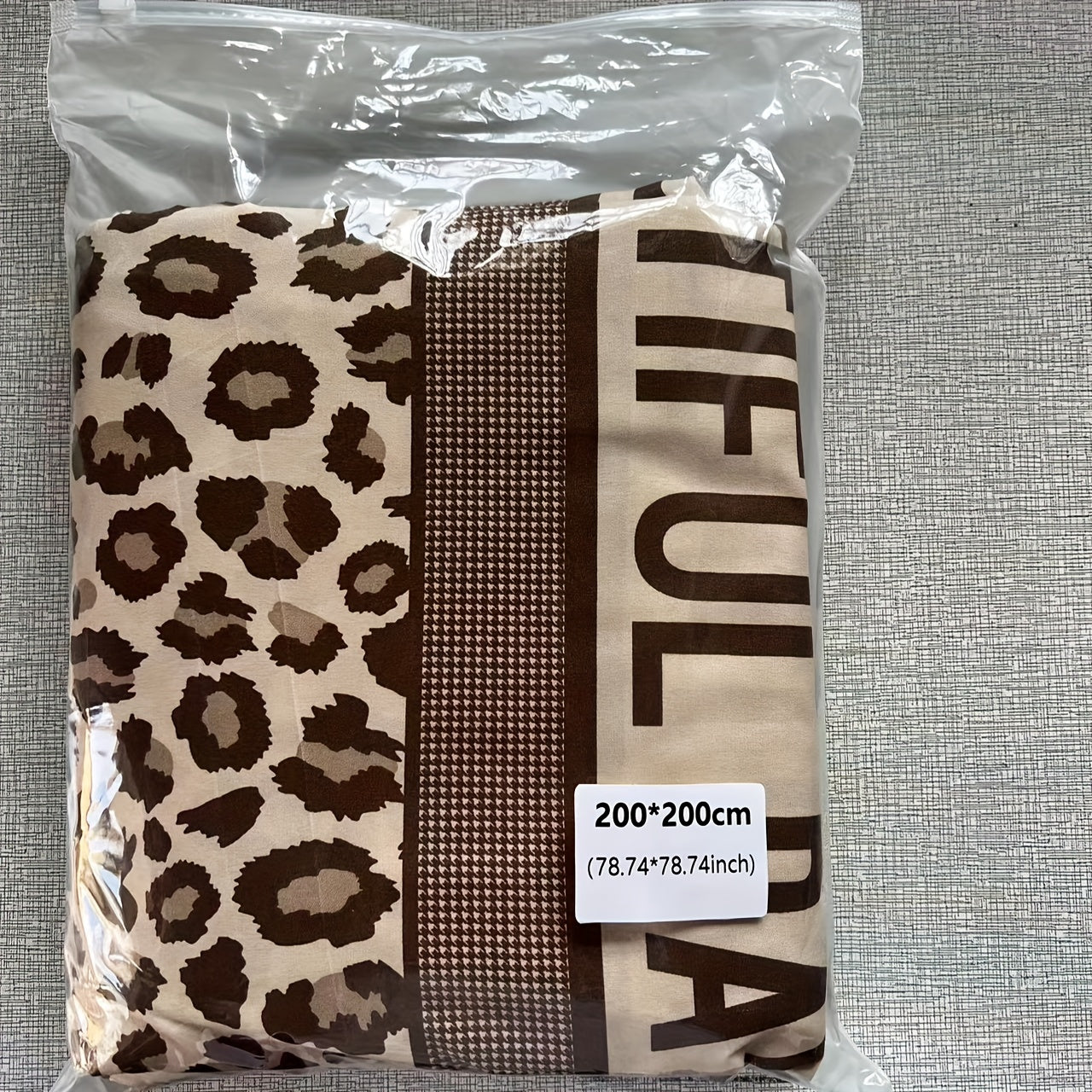 Add a touch of luxury to your bedroom with this stylish Leopard Print Duvet Cover Set, perfect for guest rooms and bedrooms. Made with soft and breathable materials, this set includes 1 duvet cover and 2 pillowcases, making it a perfect gift for your