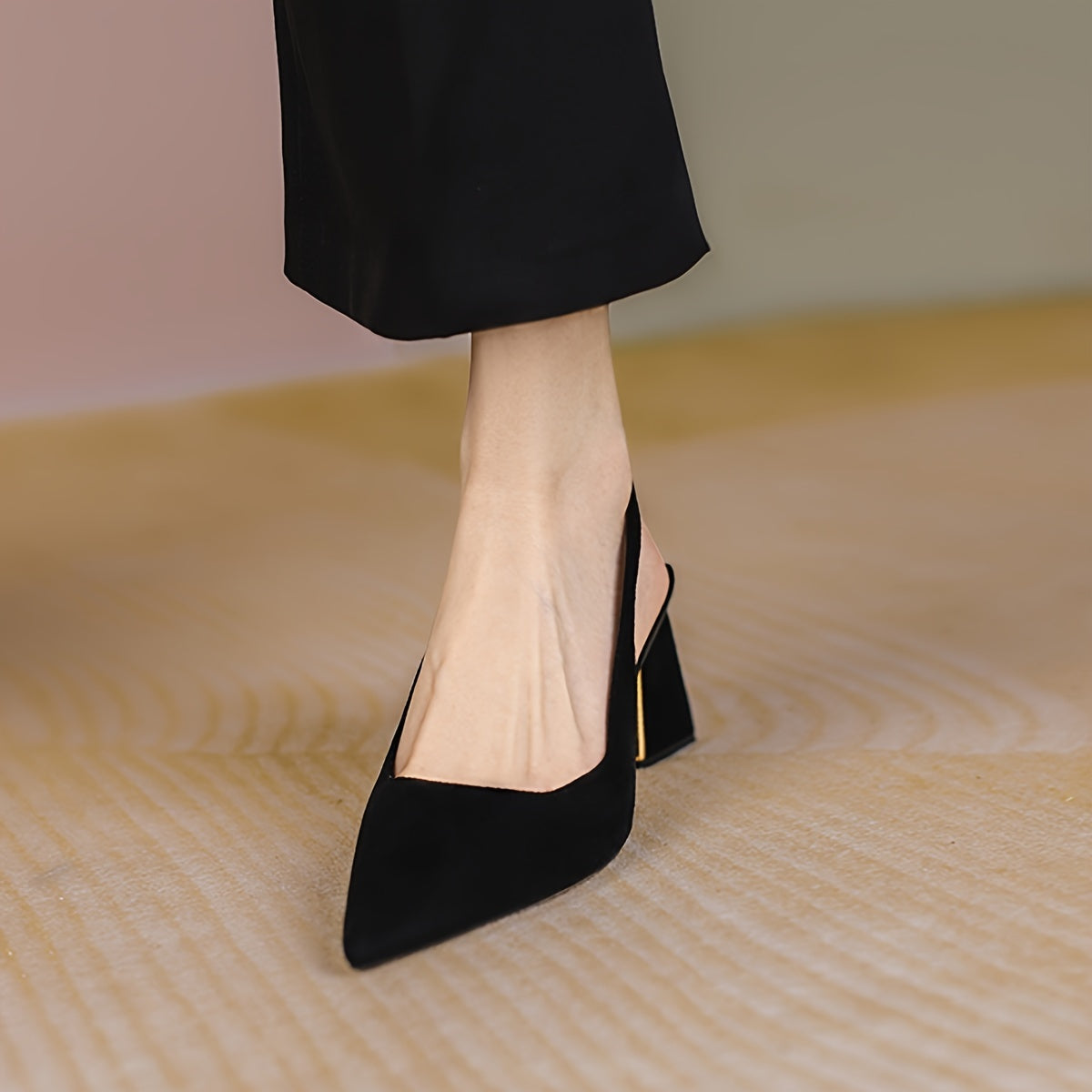 Women's stylish pointed toe block heel pumps with fabric upper and rubber sole