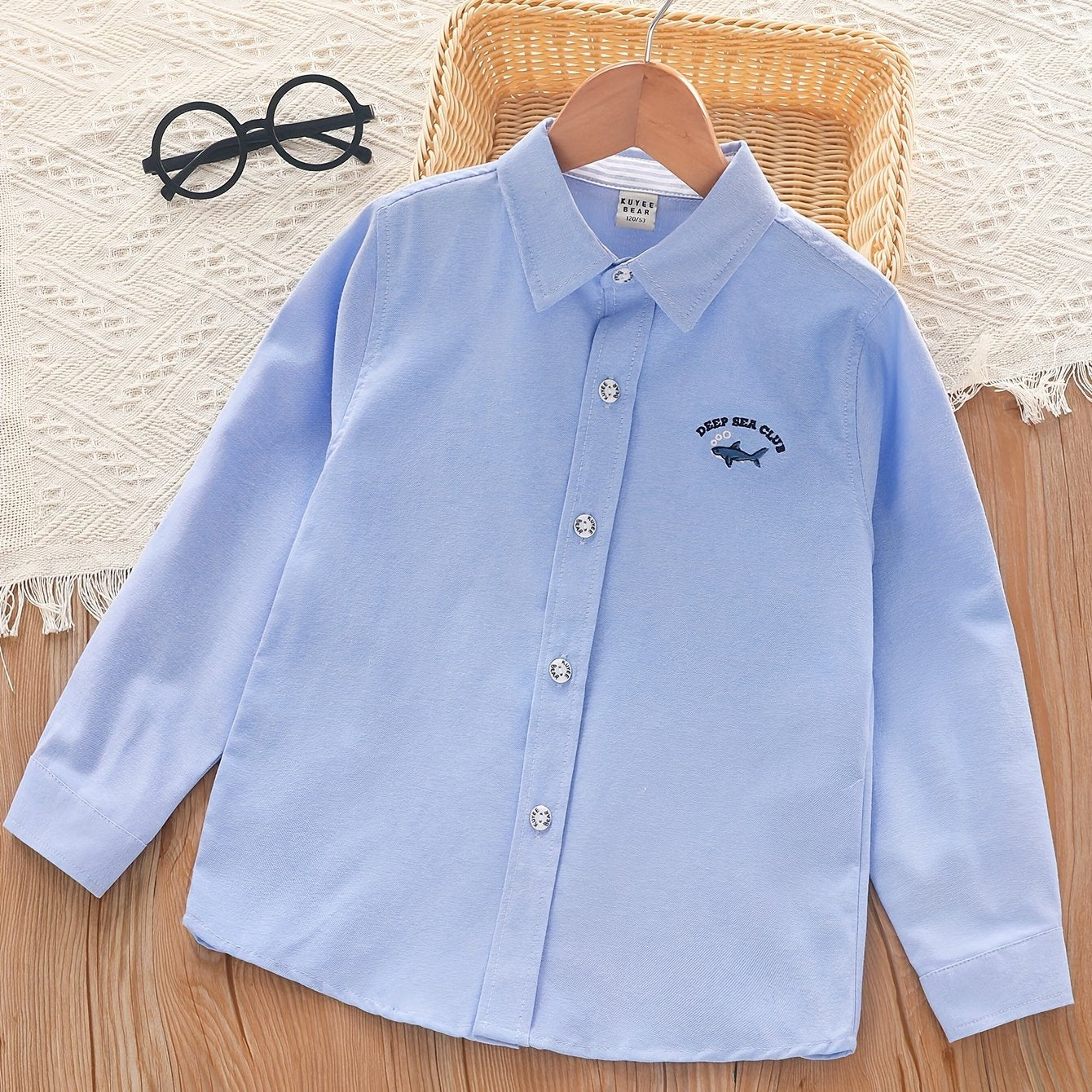 Men's long-sleeve cotton shirt with shark embroidery, white school uniform for boys, in blue Korean style, sizes for small and medium trendy youngsters.