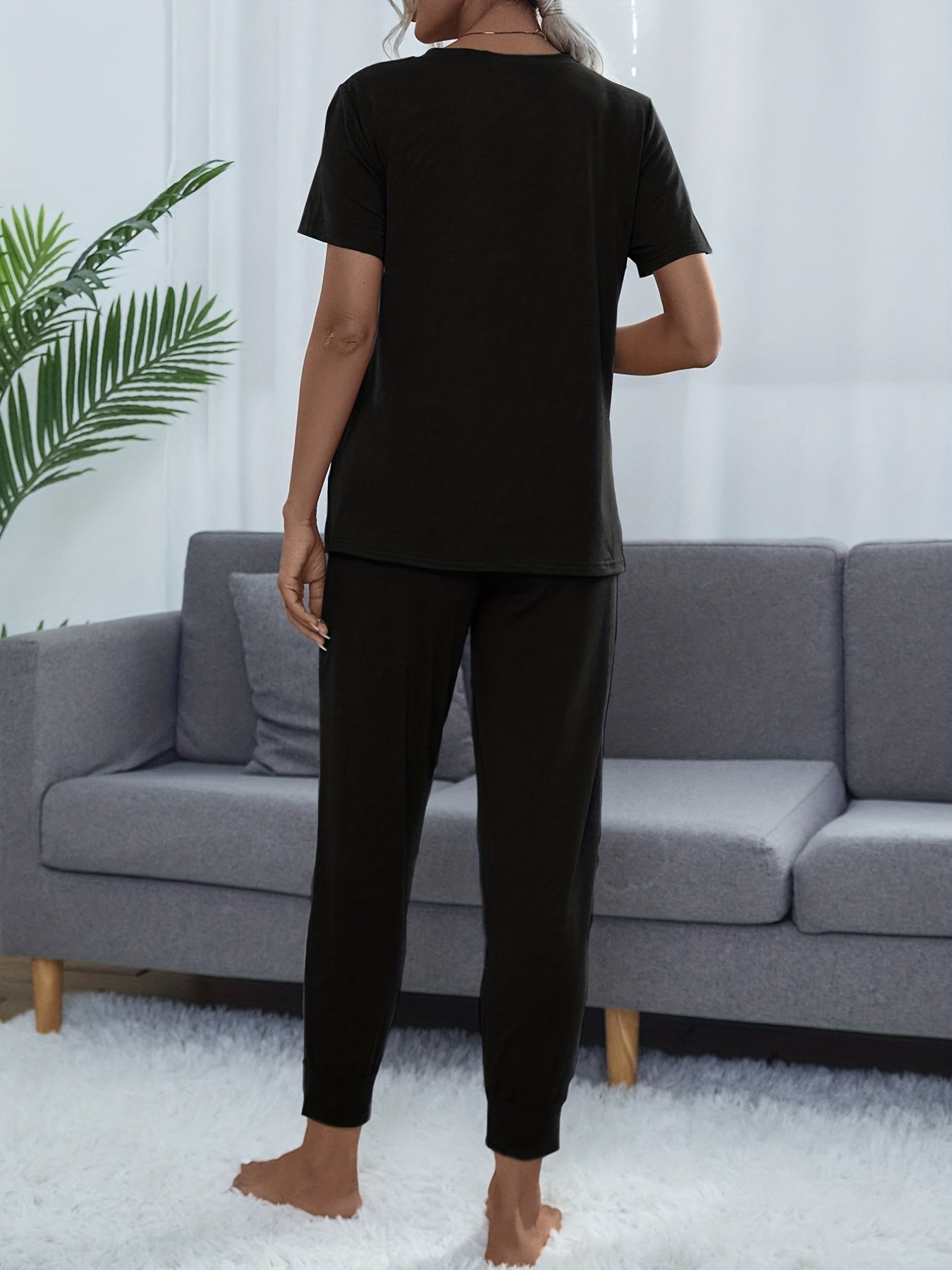 Basic lounge set for women with short sleeve top and elastic waistband pants.