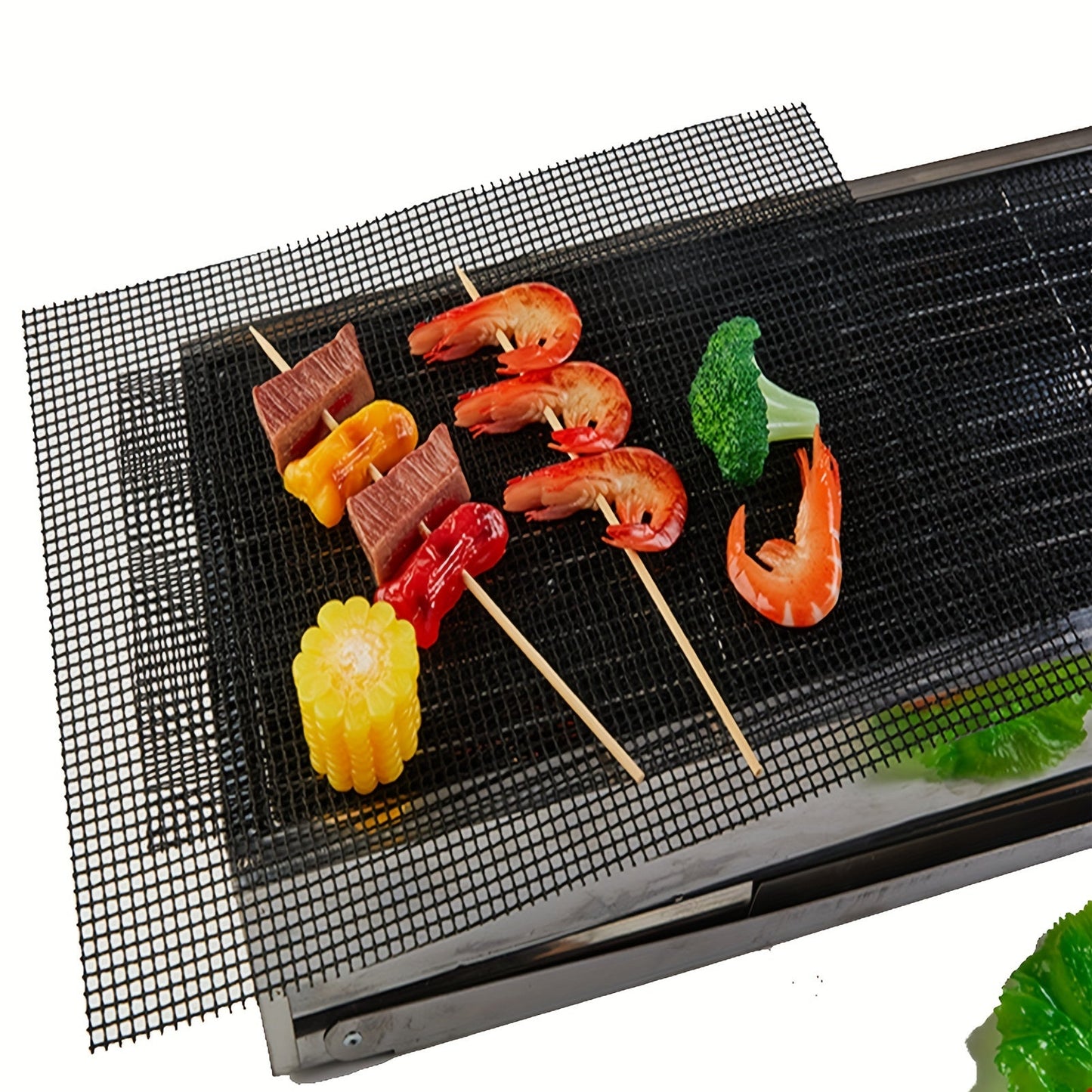 5 pieces of BBQ grill grid mats consisting of 3 black mats and 2 brown mats. These outdoor BBQ grilling mats are made of Teflon non-stick material that is high temperature resistant. They can be used for grilling fish, shrimp, and meat without sticking.