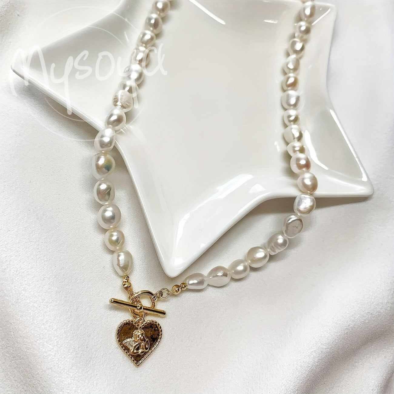 This elegant necklace features a handcrafted Baroque freshwater pearl with a golden heart pendant. Measuring 7-8mm, it comes in a beautiful gift box, making it a perfect gift for birthdays, anniversaries, Valentine's Day, and any special occasion.