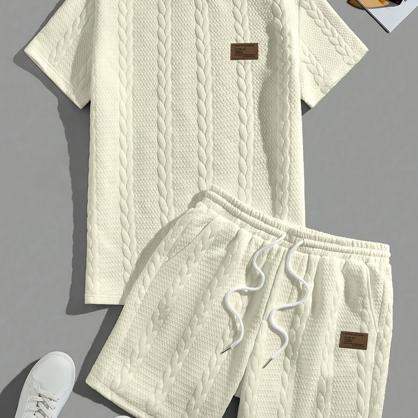 Men's solid color short-sleeve round neck set with heavy wheat pattern and drawstring shorts.