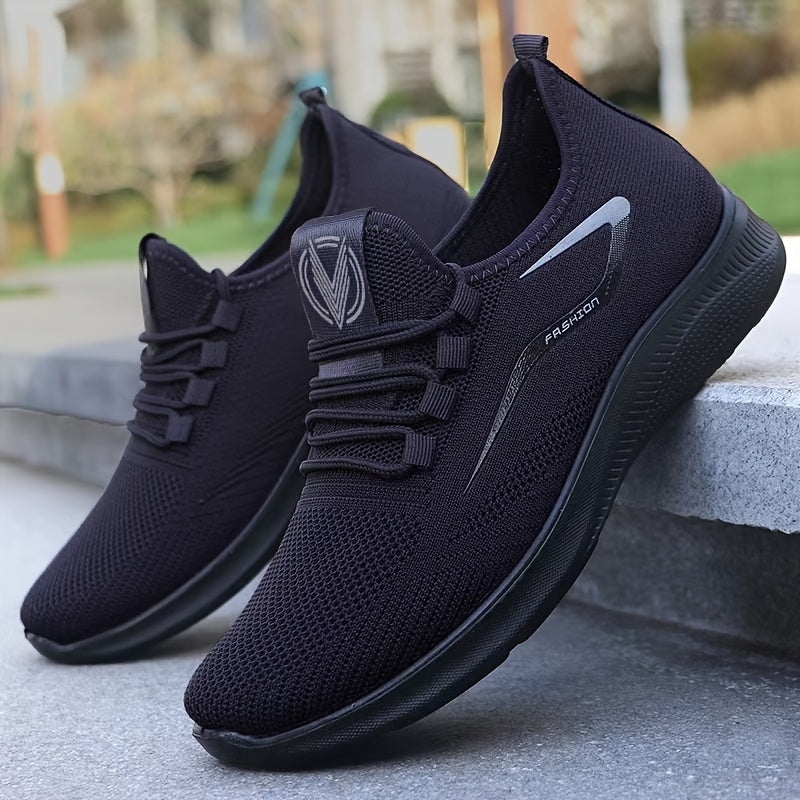 Lightweight, breathable men's slip-on sneakers for outdoor training and running, designed for non-slip performance.