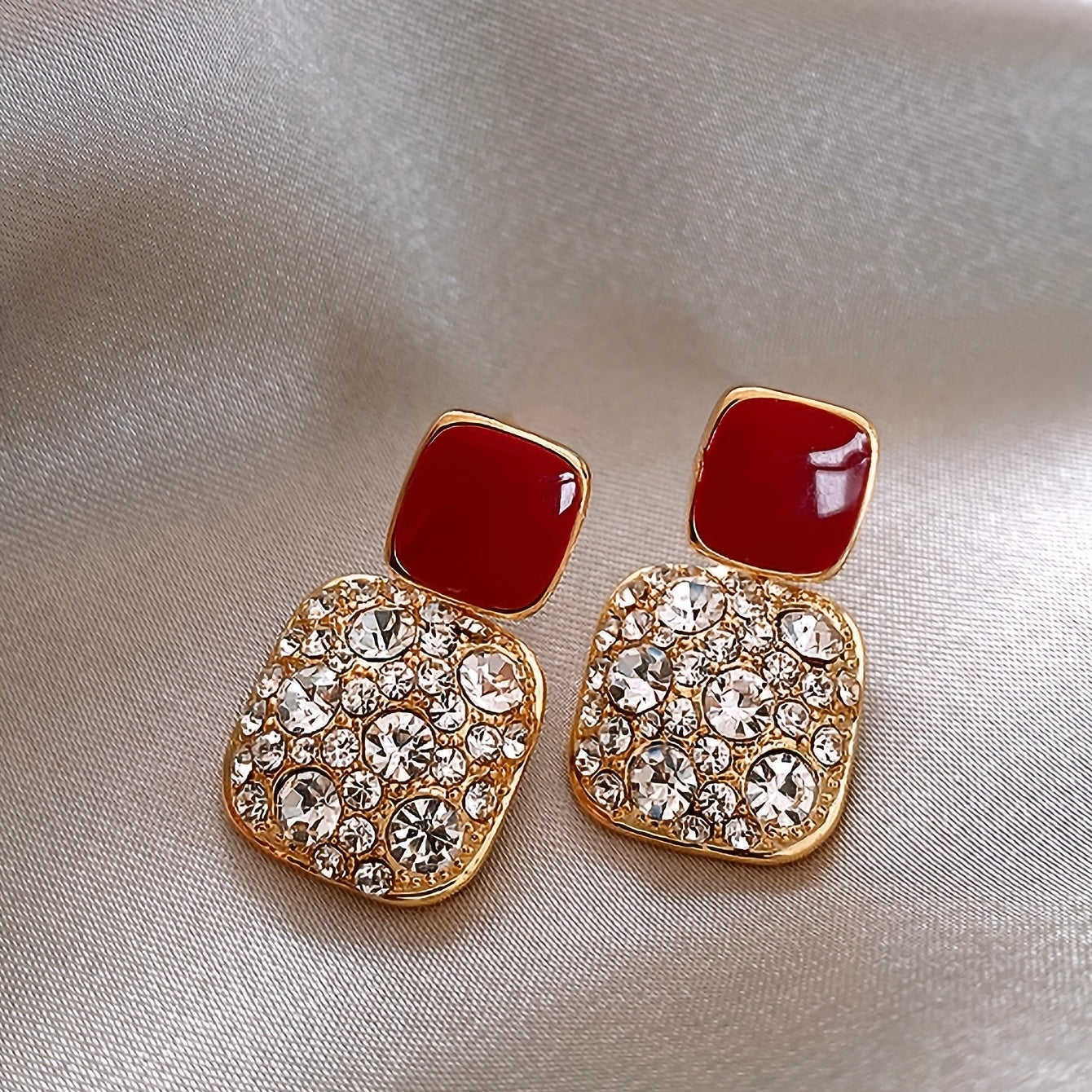 Luxurious square-shaped dangle earrings with rhinestone and alloy design for elegant banquet parties.