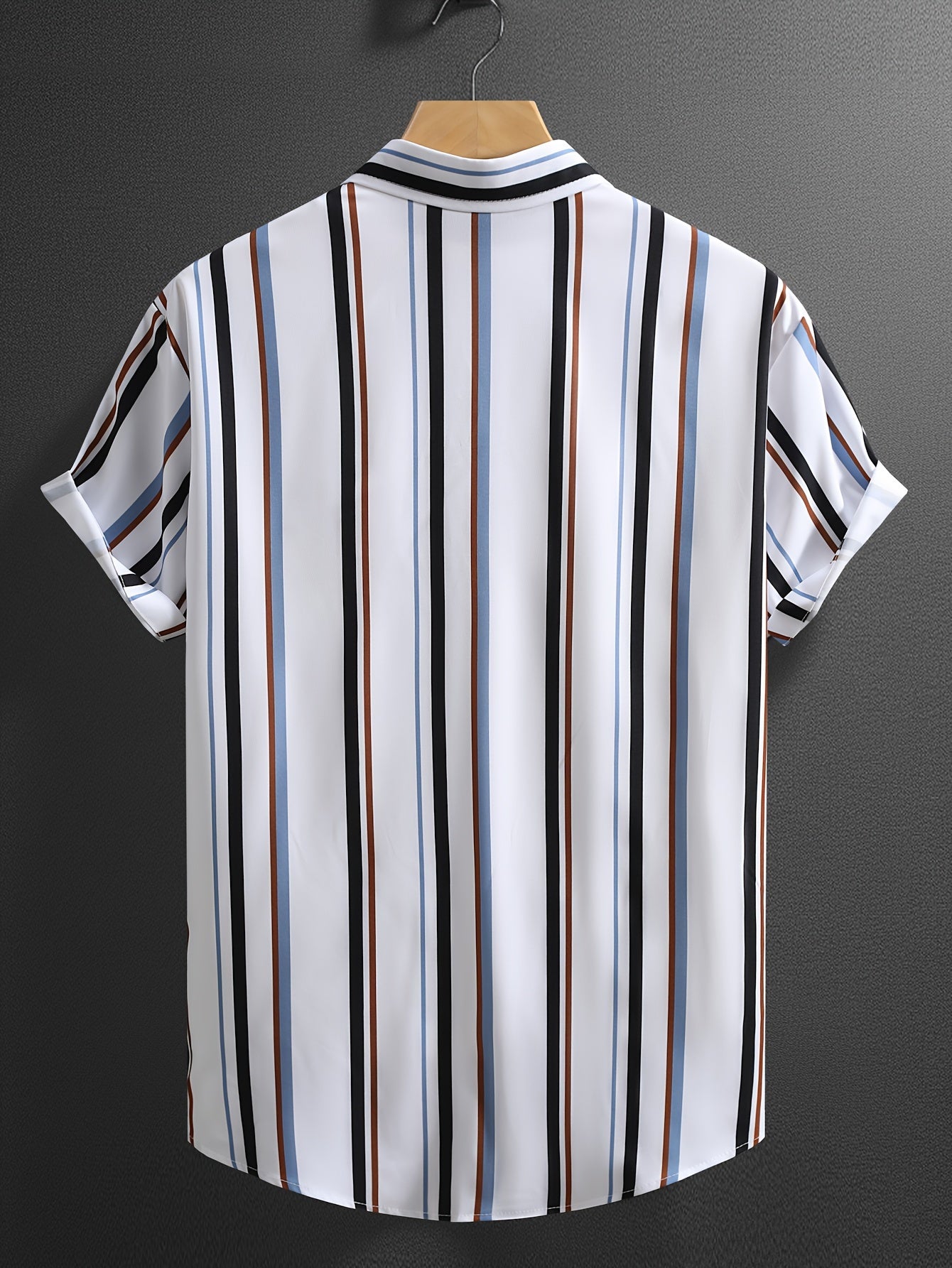 Men's casual striped short sleeve shirt for summer and vacation resorts.