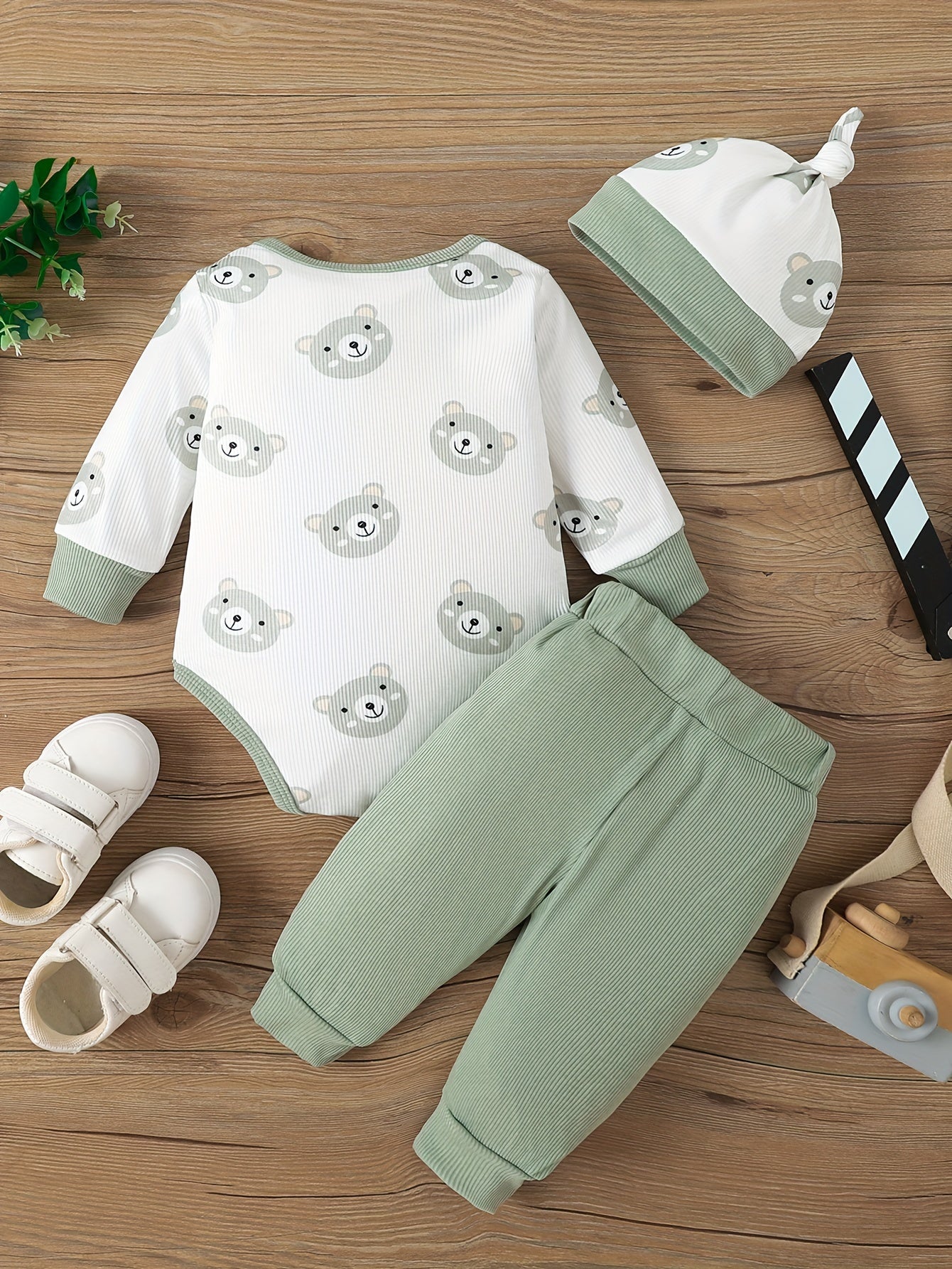 Baby's cute bear print three-piece set, includes romper, trousers, and hat. Soft and comfortable for newborns, perfect for outdoor wear.