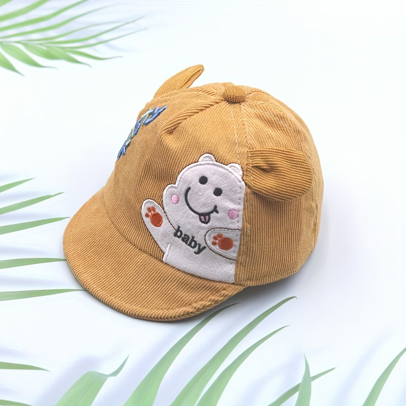 Kid's bear baseball cap in green with animal patch, made of lightweight stretchable polyester for all-season sun protection.