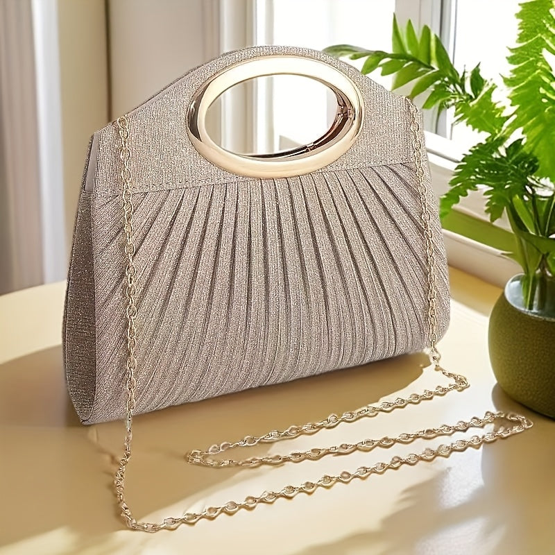 Stylish and practical women's handbag with magnetic closure, perfect for dinner and formal events.