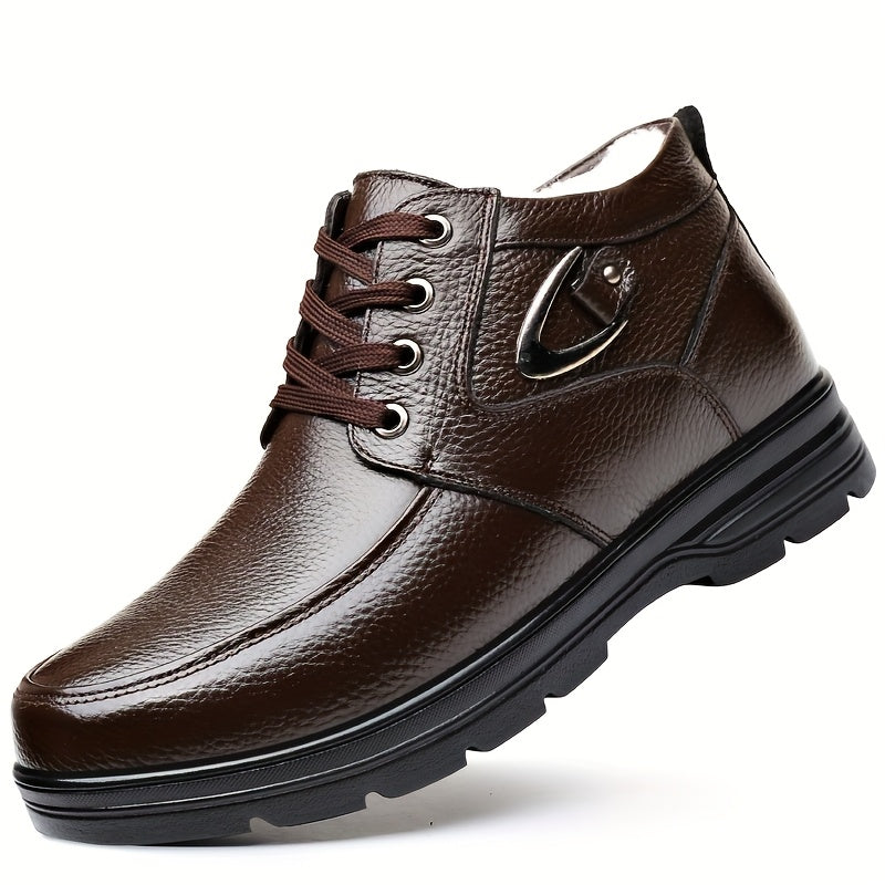 Men's fleece-lined ankle boots for outdoor activities in autumn and winter.