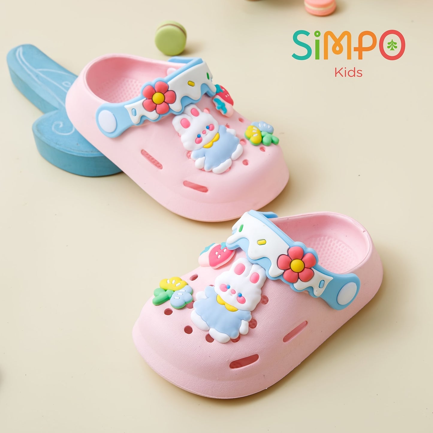 Cute cartoon girls' clogs, perfect for indoor and outdoor use, ideal for beach and garden with breathable non-slip EVA material.